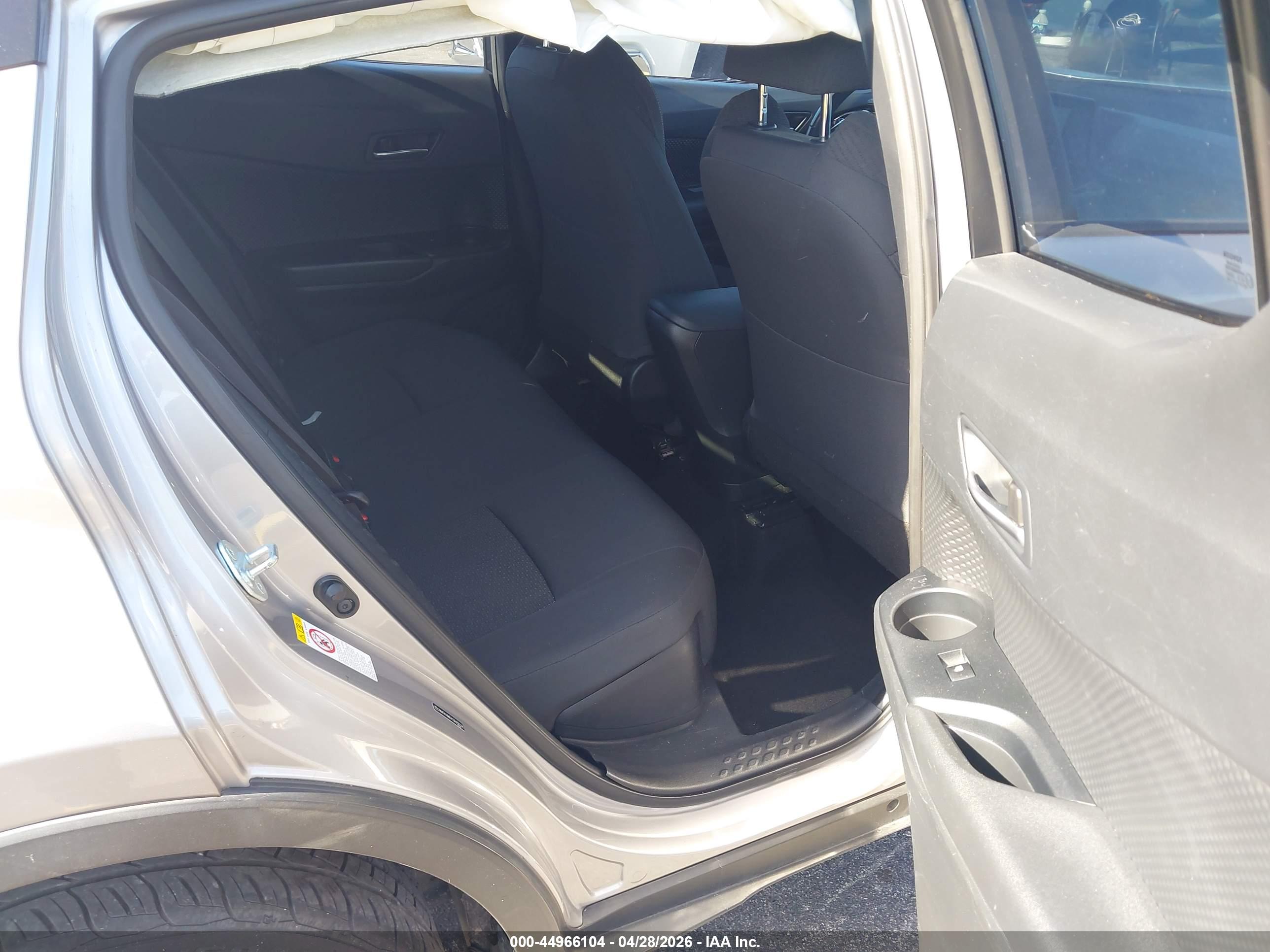 TOYOTA C-HR image 8