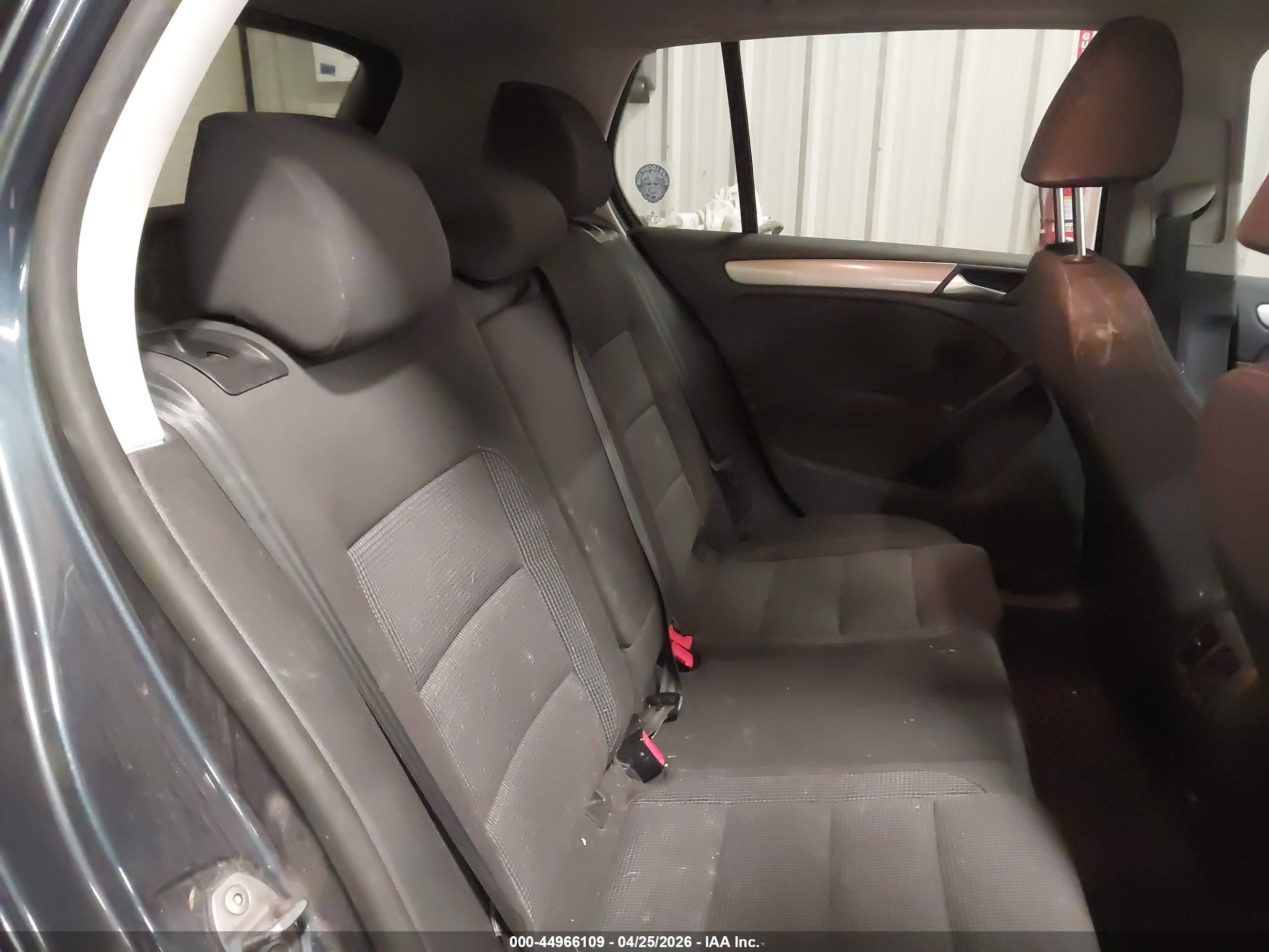 VOLKSWAGEN GOLF image 8