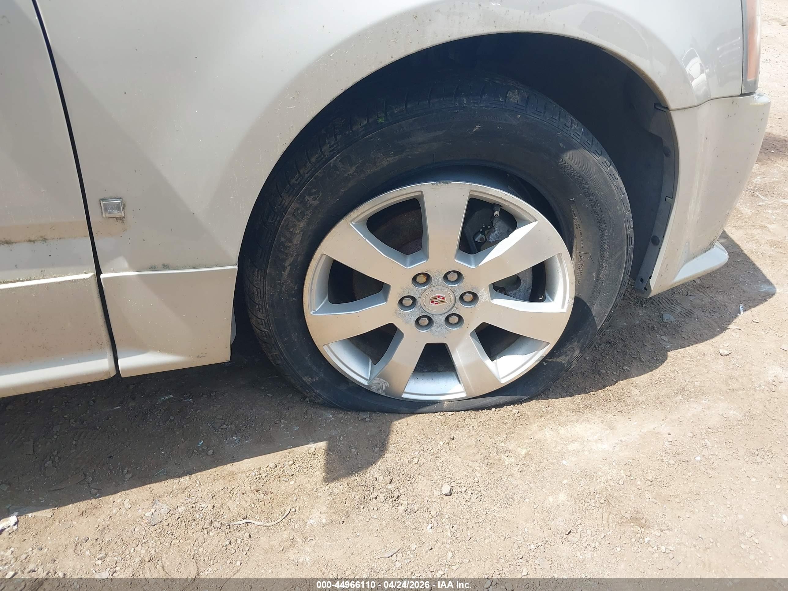 CADILLAC SRX image 6