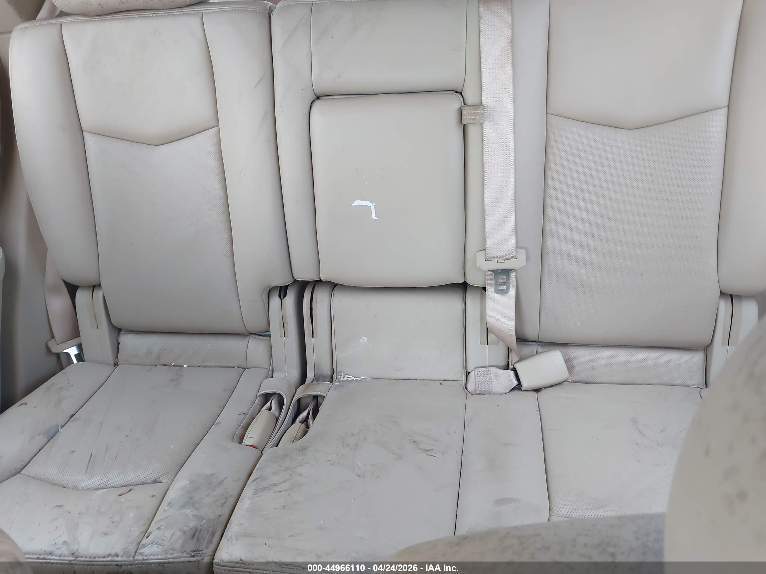 CADILLAC SRX image 8