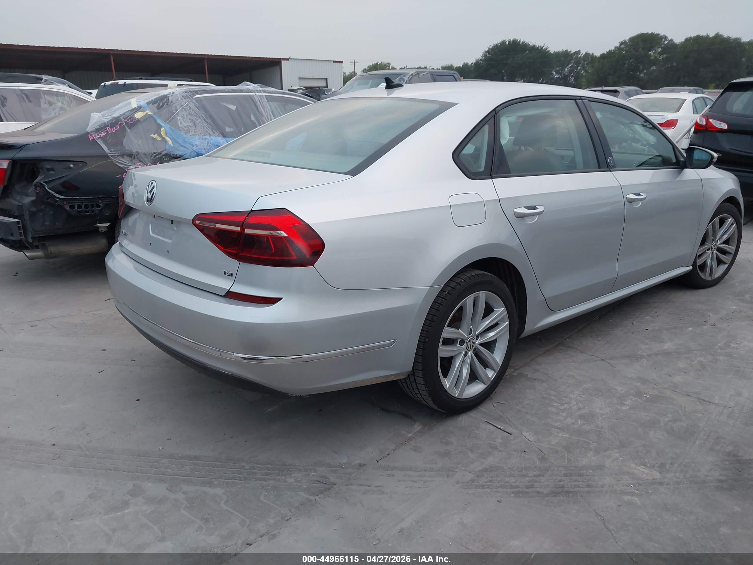 VOLKSWAGEN PASSAT image 4