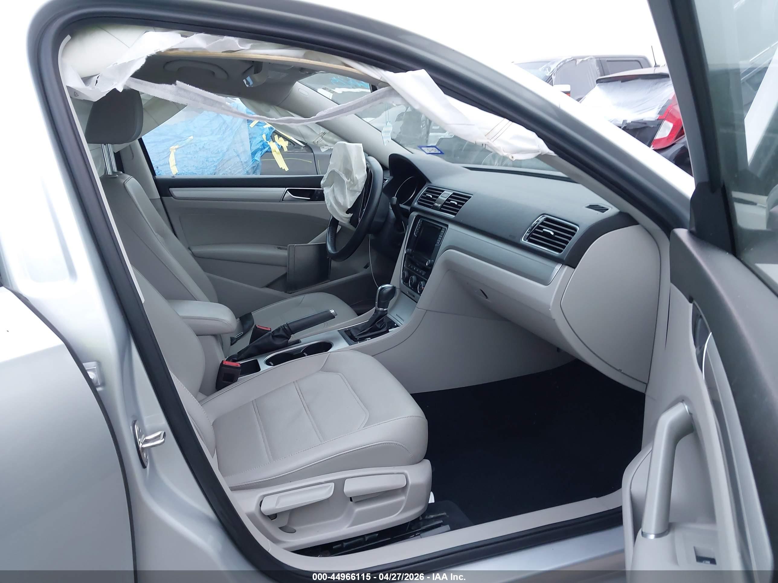 VOLKSWAGEN PASSAT image 5
