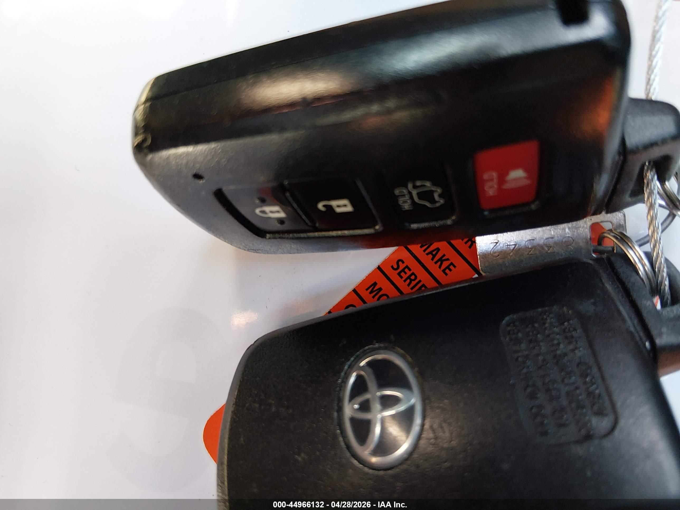 TOYOTA RAV4 image 11