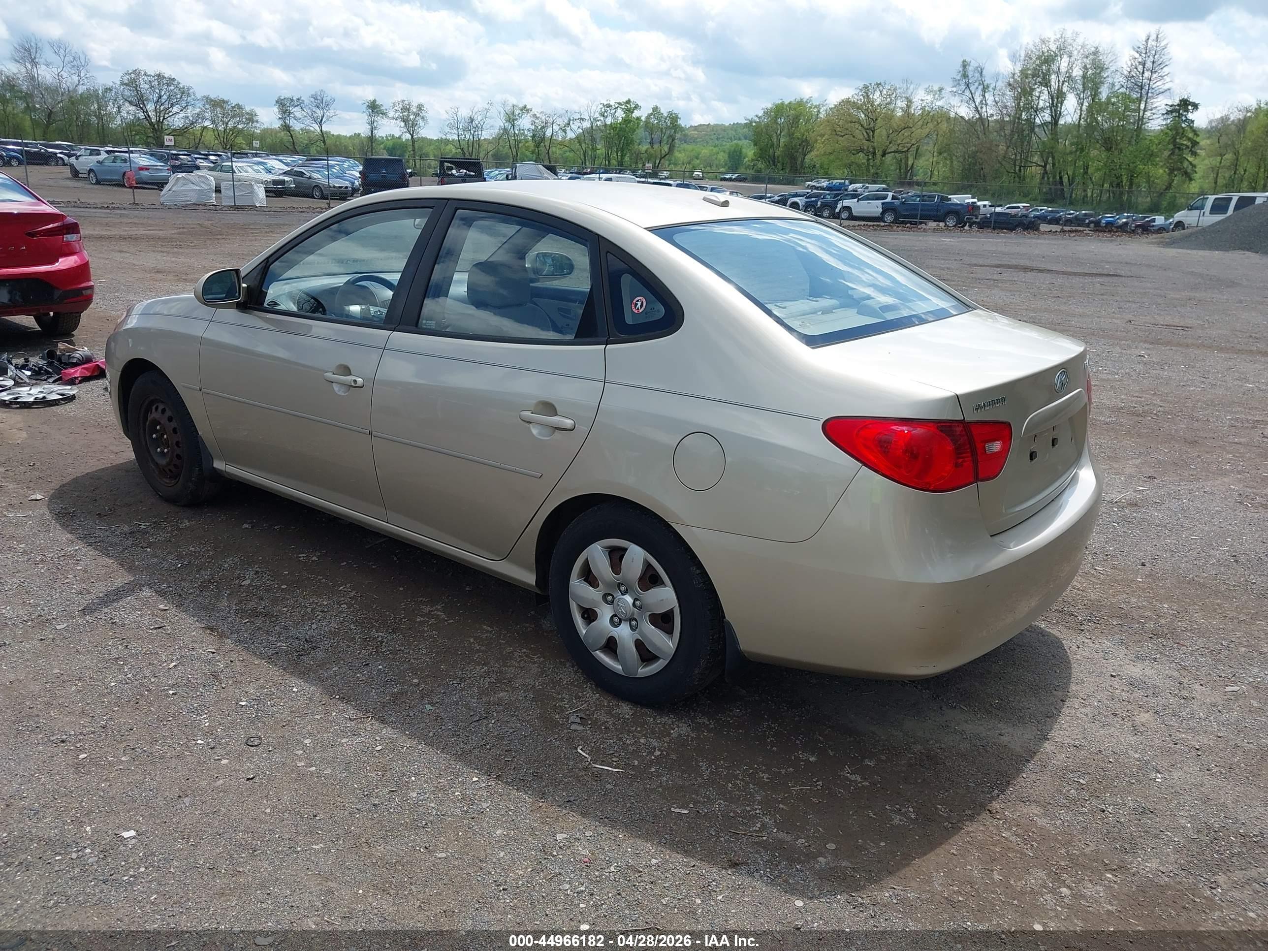 HYUNDAI ELANTRA image 3