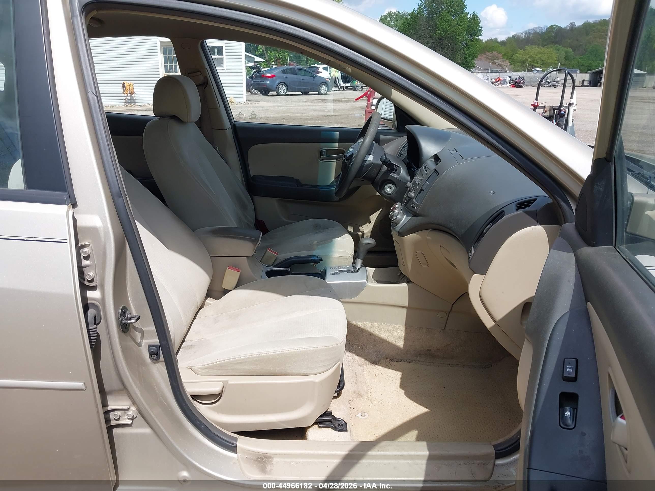 HYUNDAI ELANTRA image 5