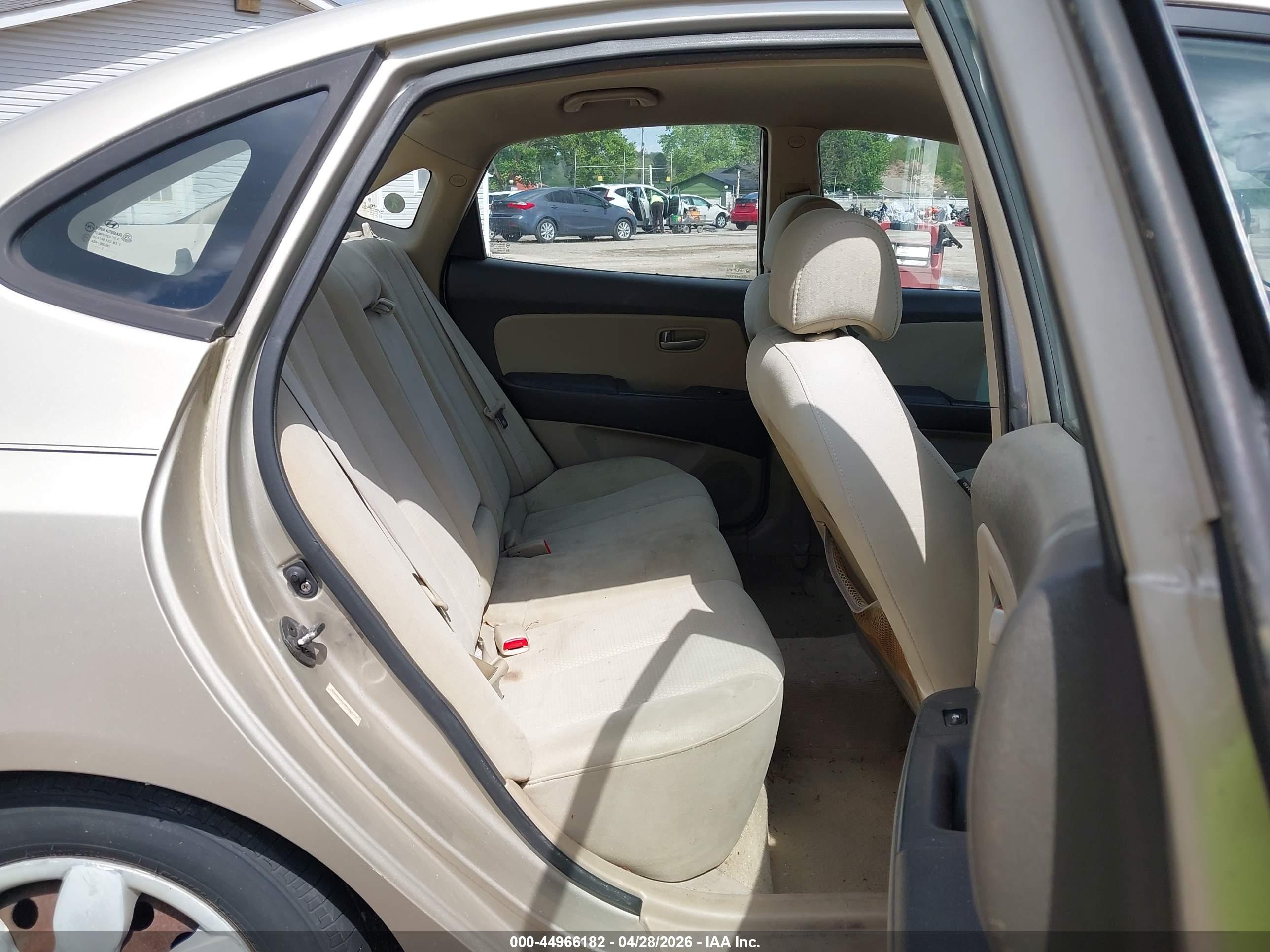 HYUNDAI ELANTRA image 8