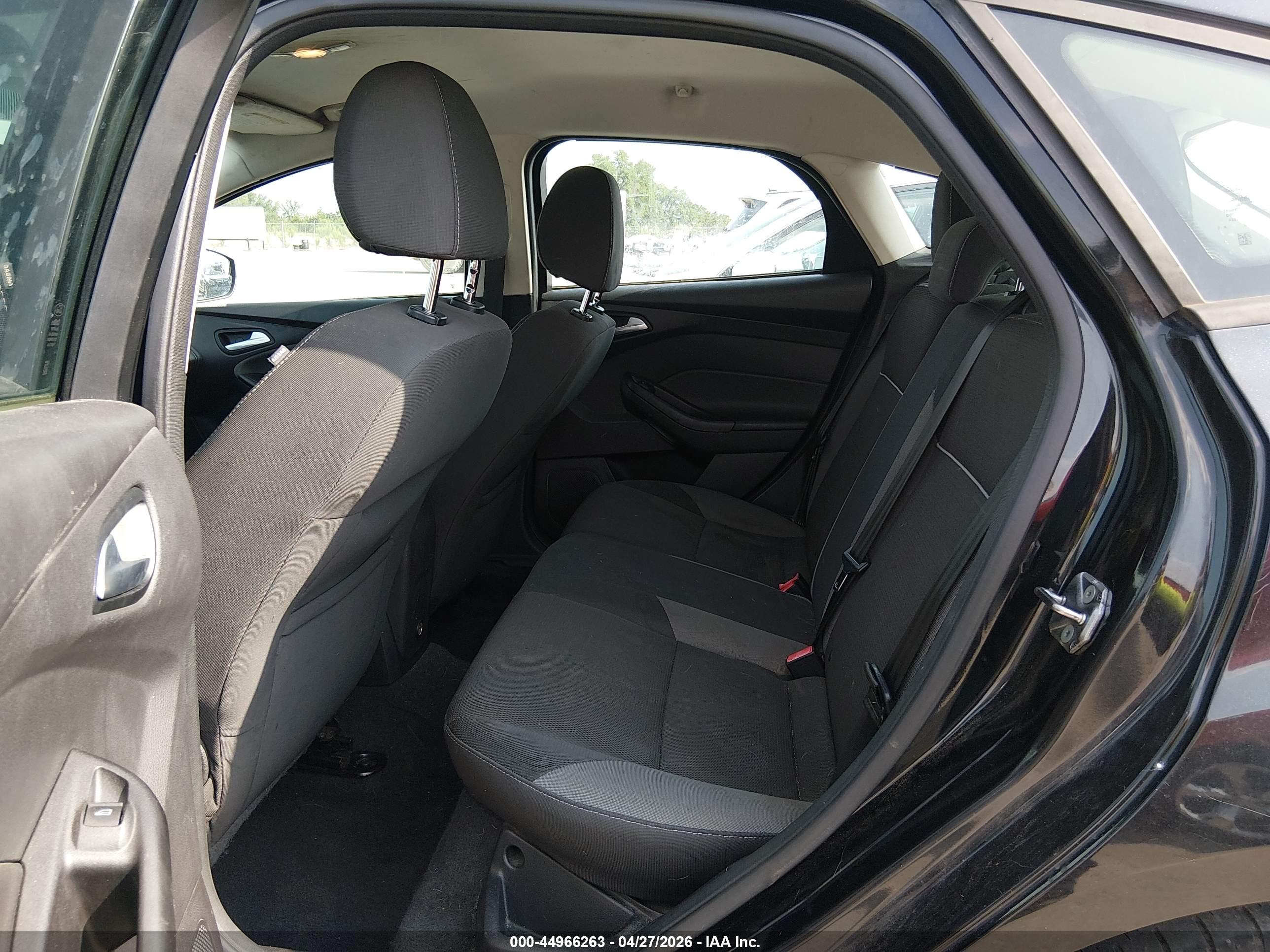 FORD FOCUS image 8
