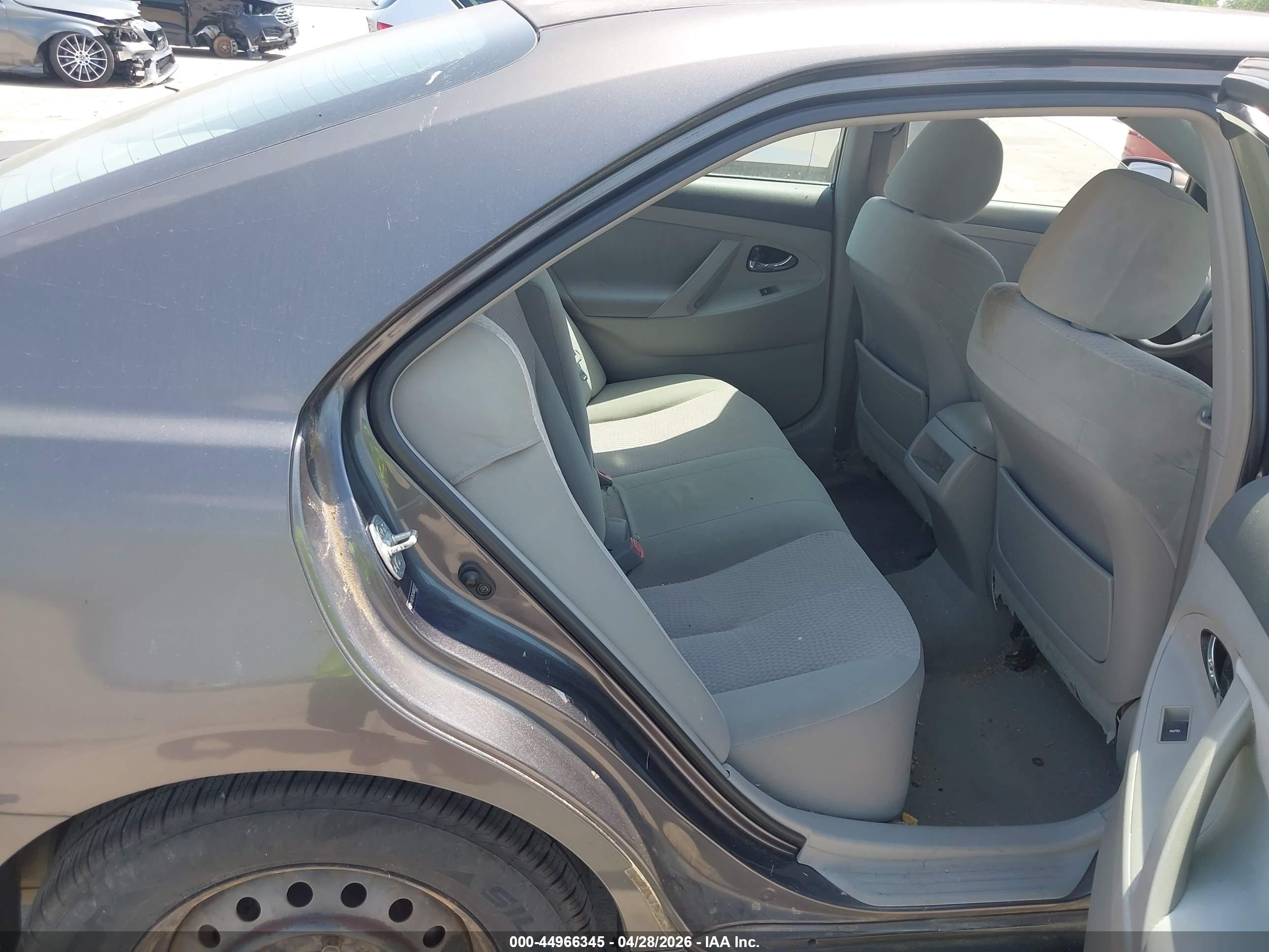 TOYOTA CAMRY image 8