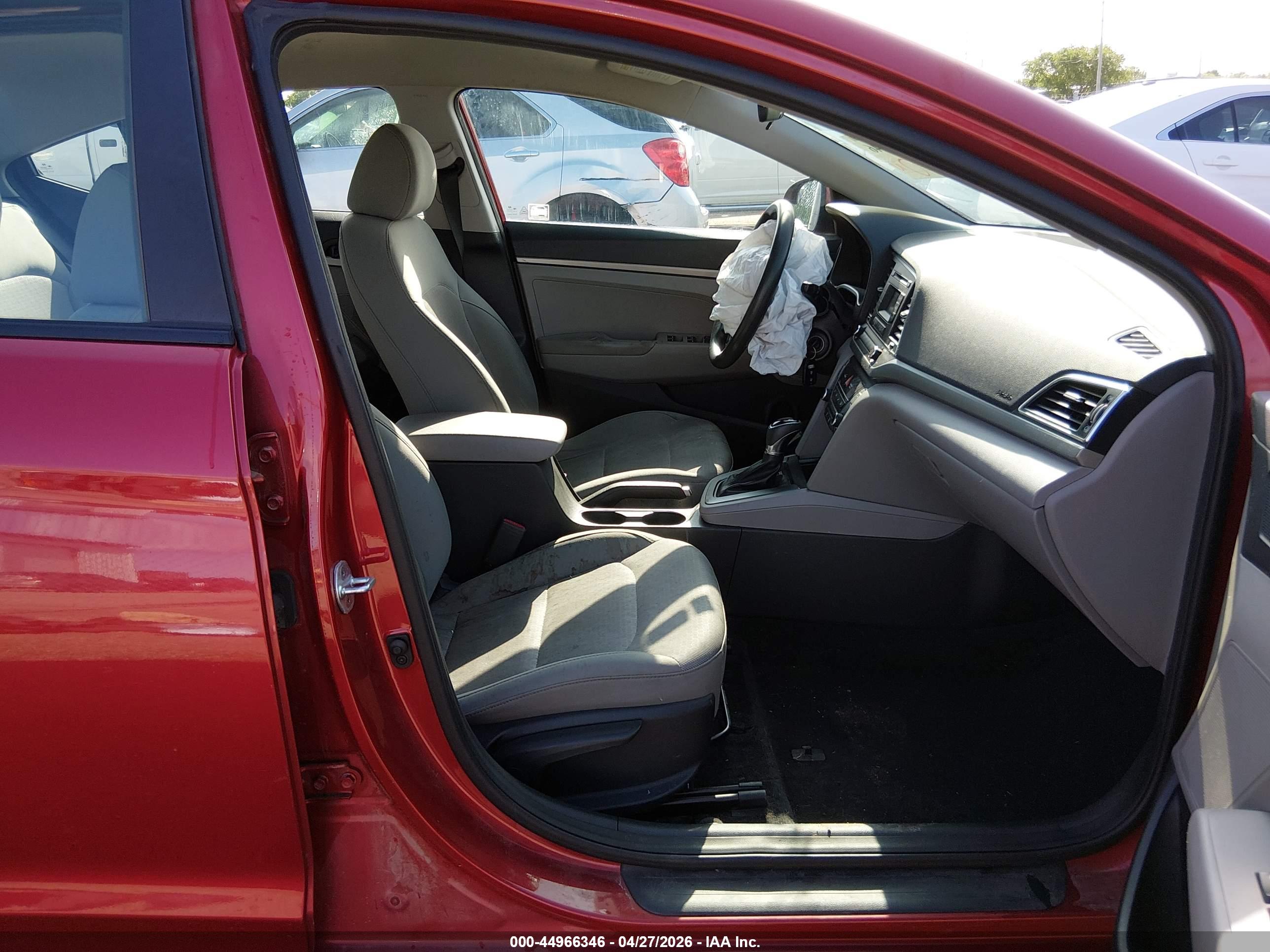 HYUNDAI ELANTRA image 5