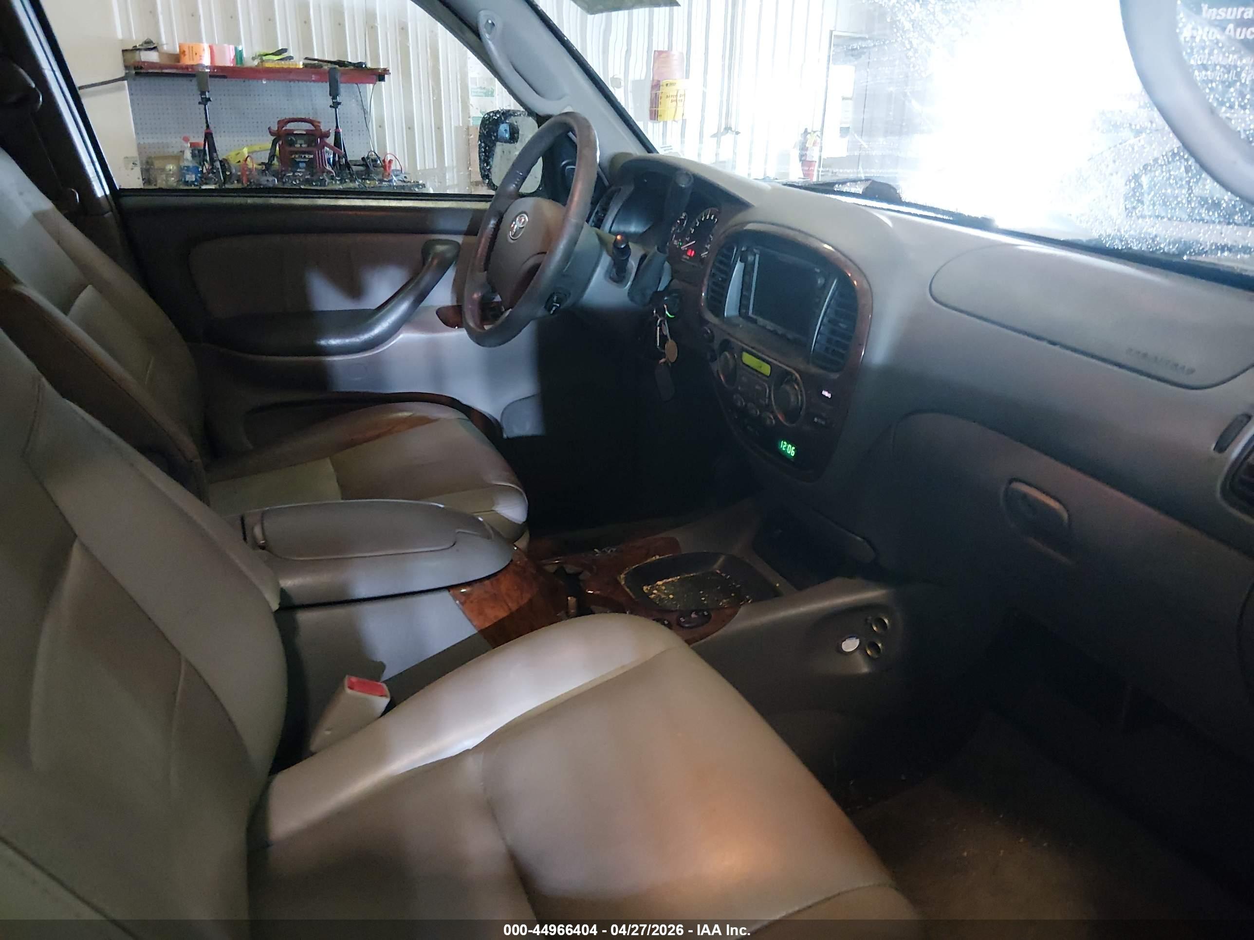 TOYOTA SEQUOIA image 5