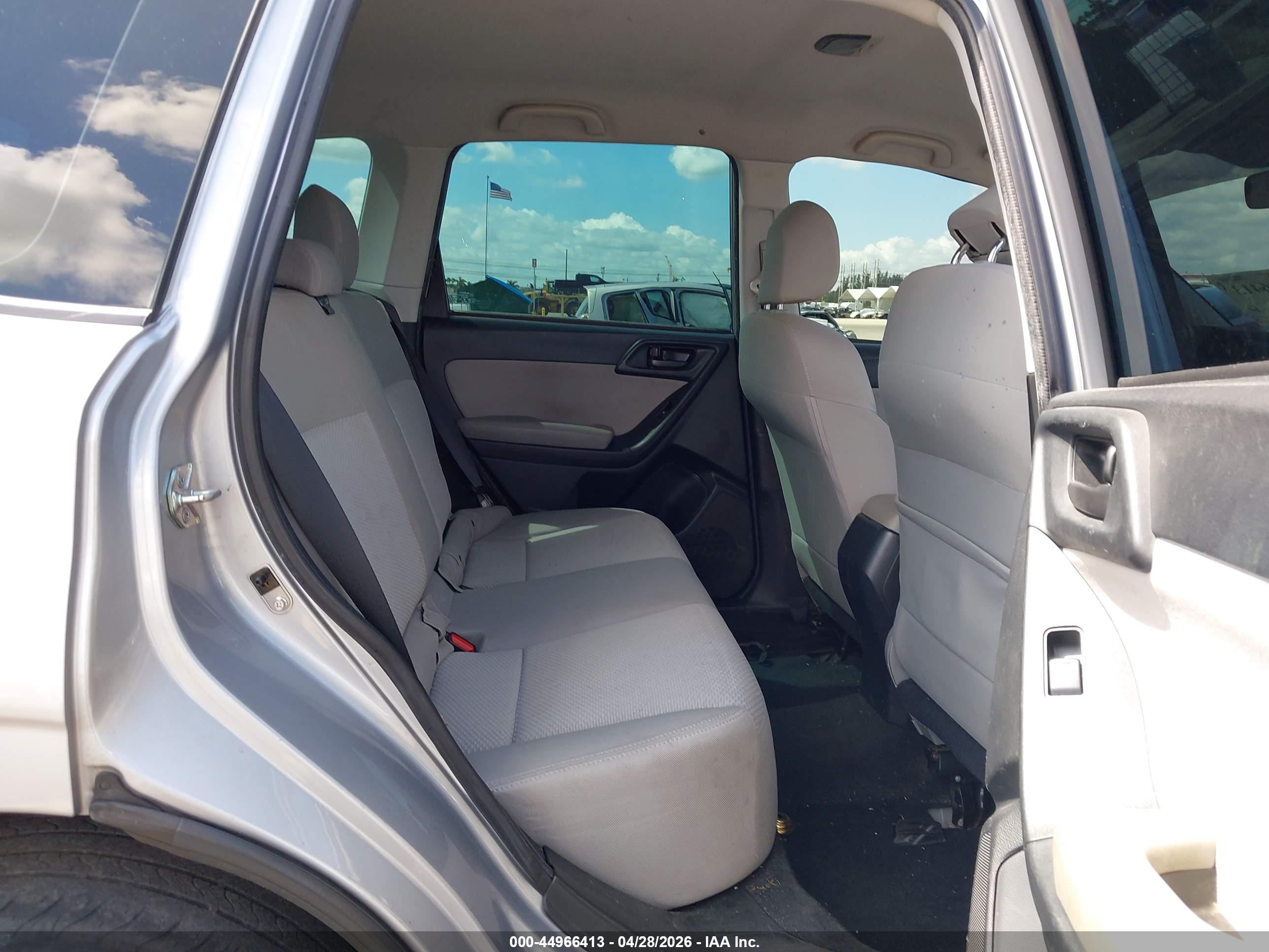 SUBARU FORESTER image 8