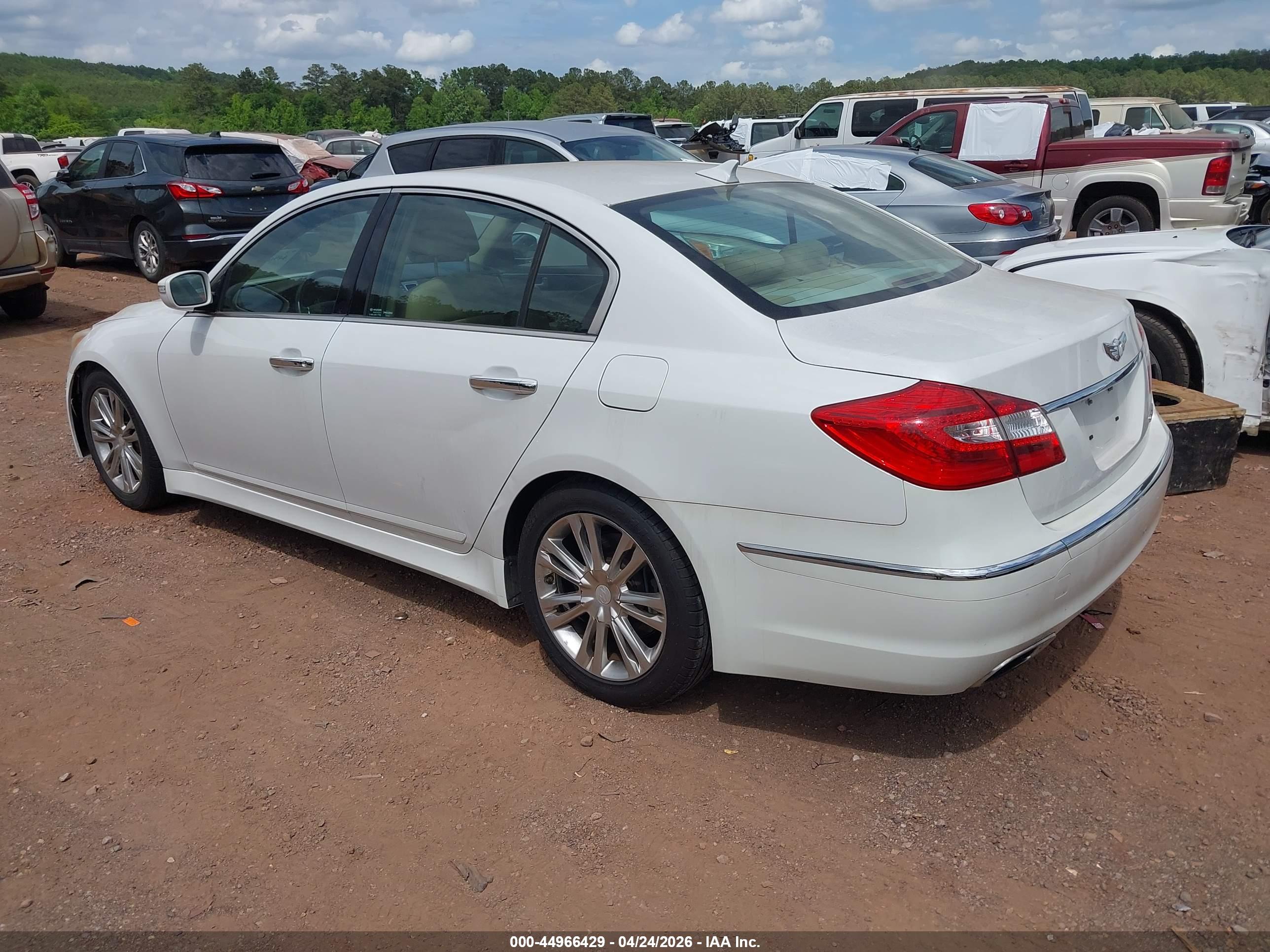 HYUNDAI GENESIS image 3