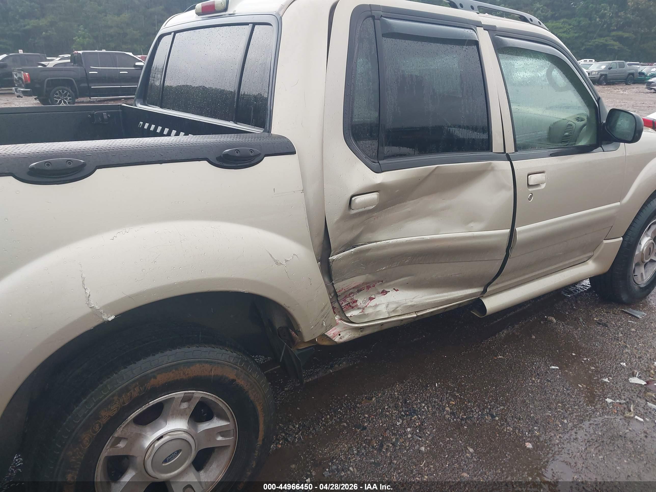 FORD EXPLORER image 6