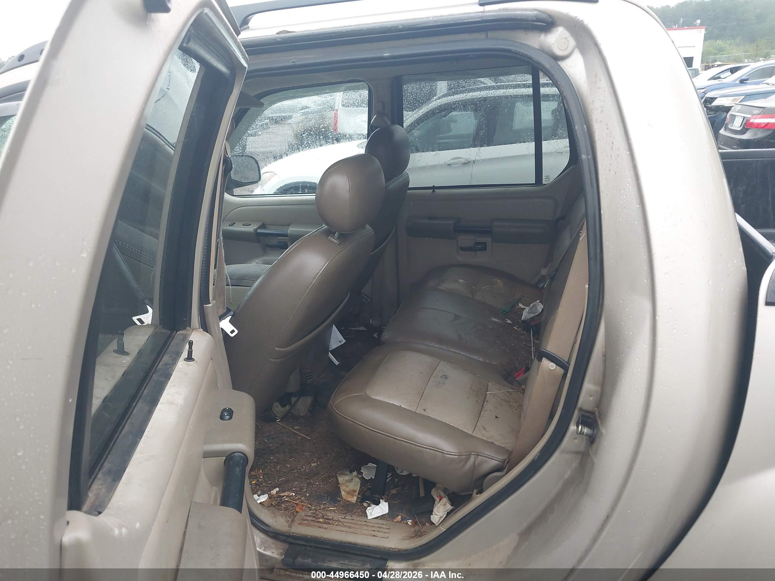 FORD EXPLORER image 8