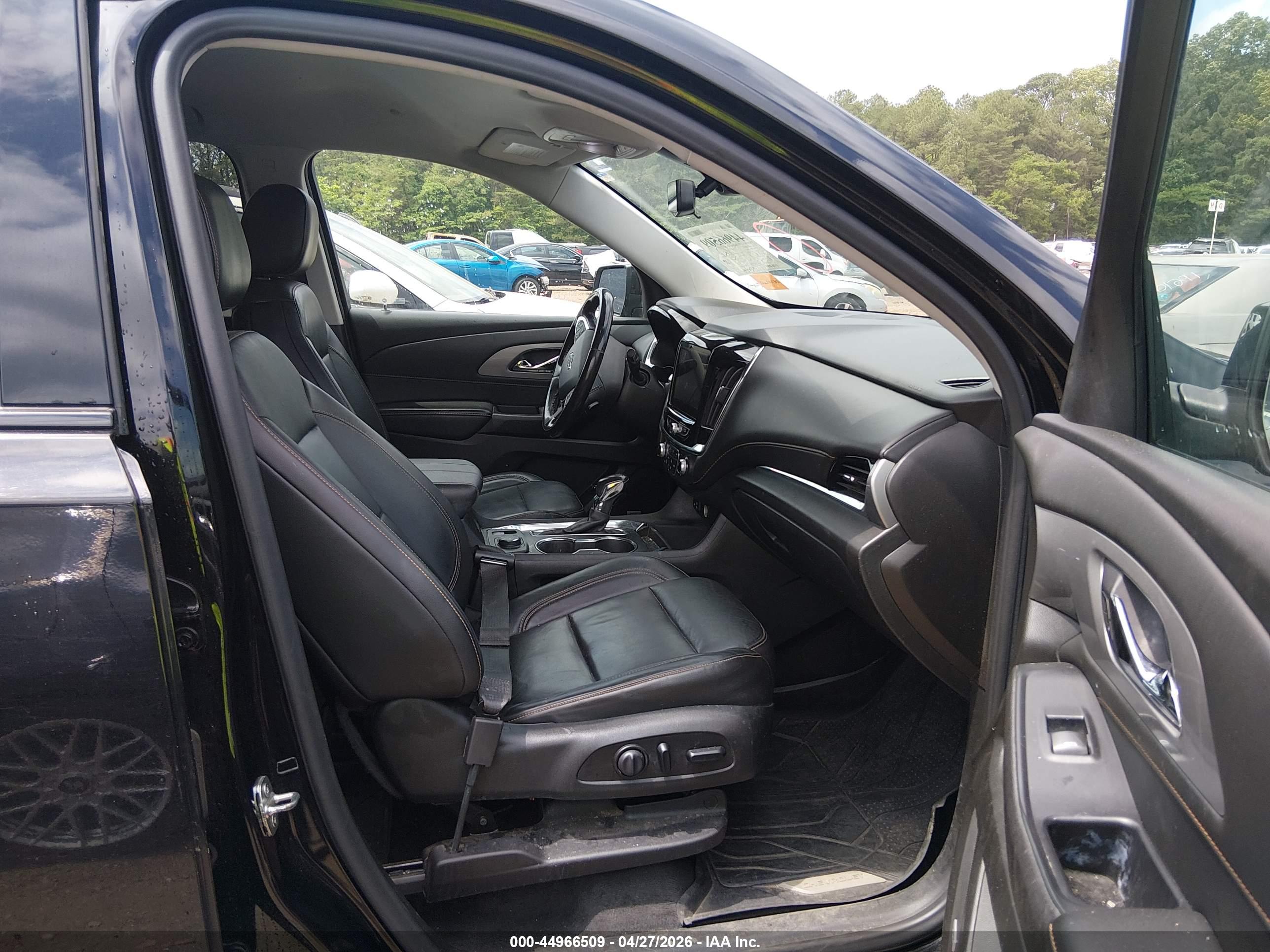 CHEVROLET TRAVERSE image 5