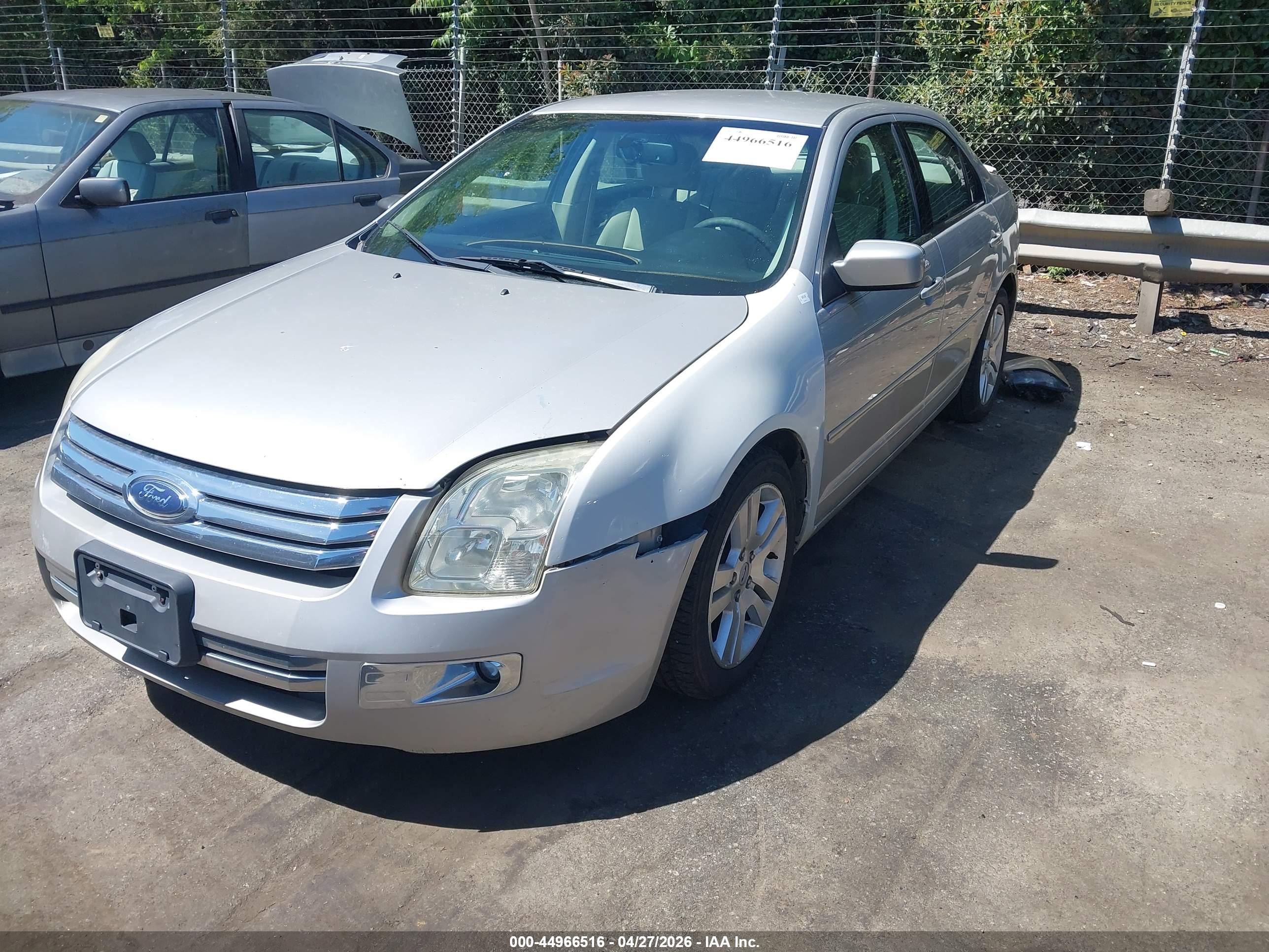 FORD FUSION image 2