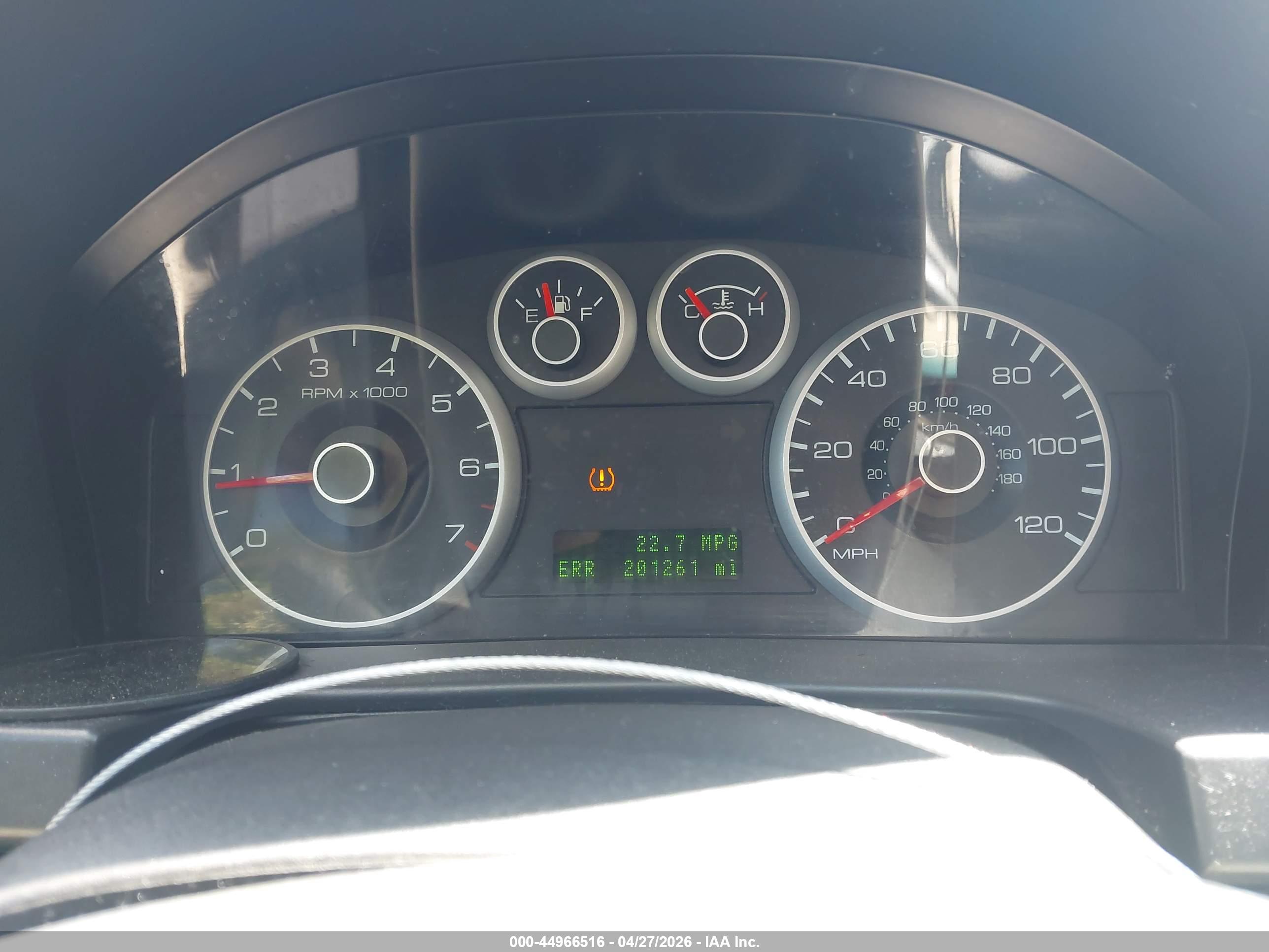 FORD FUSION image 7
