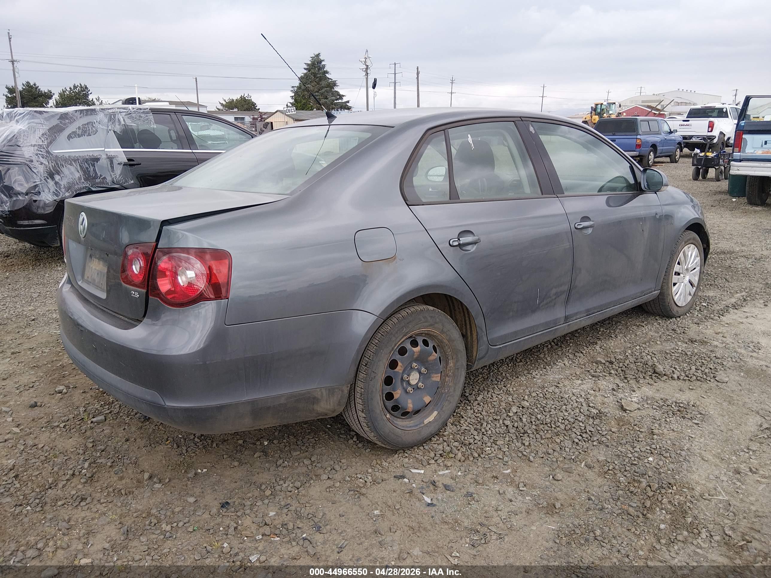 VOLKSWAGEN JETTA image 4