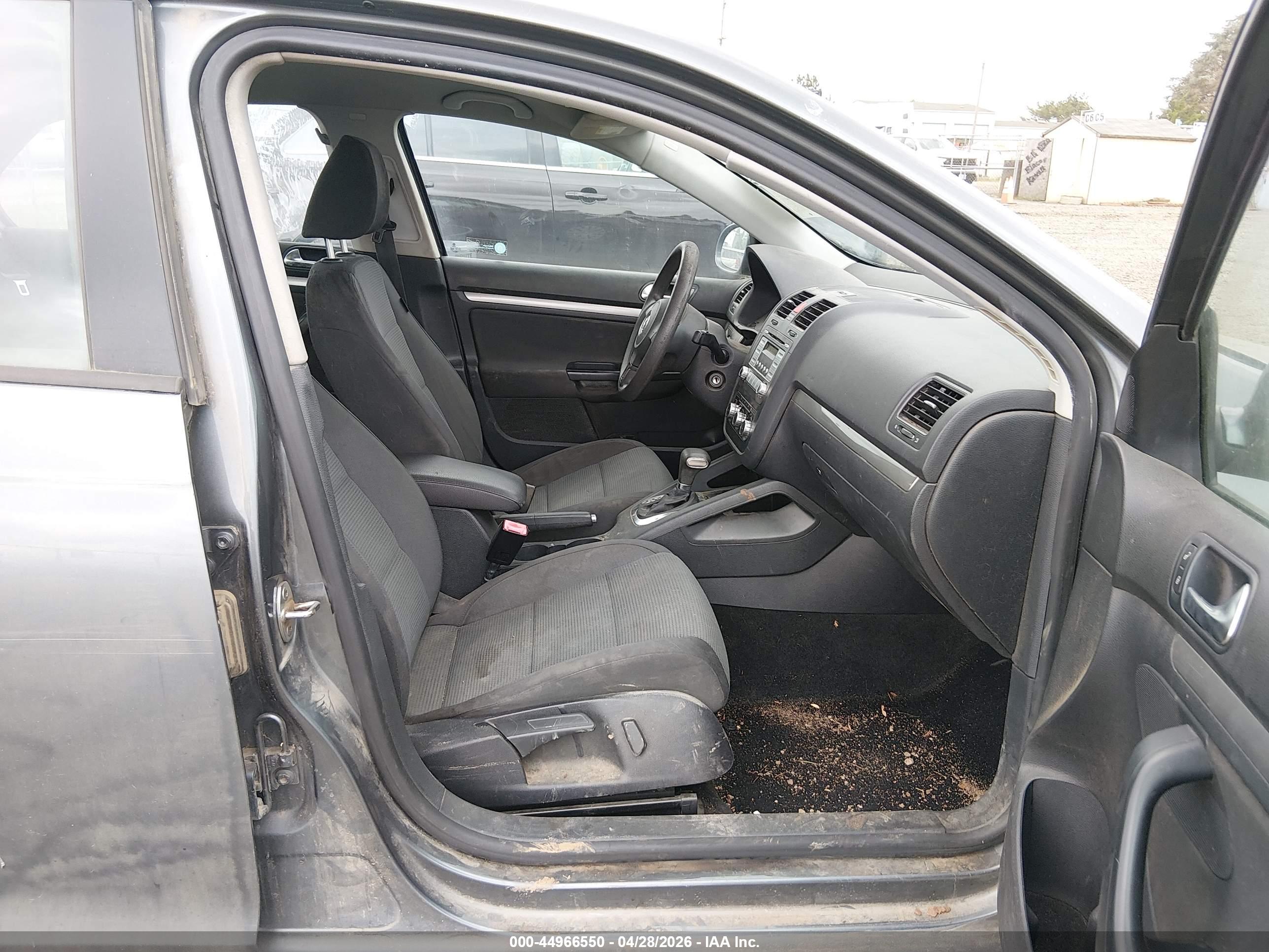VOLKSWAGEN JETTA image 5
