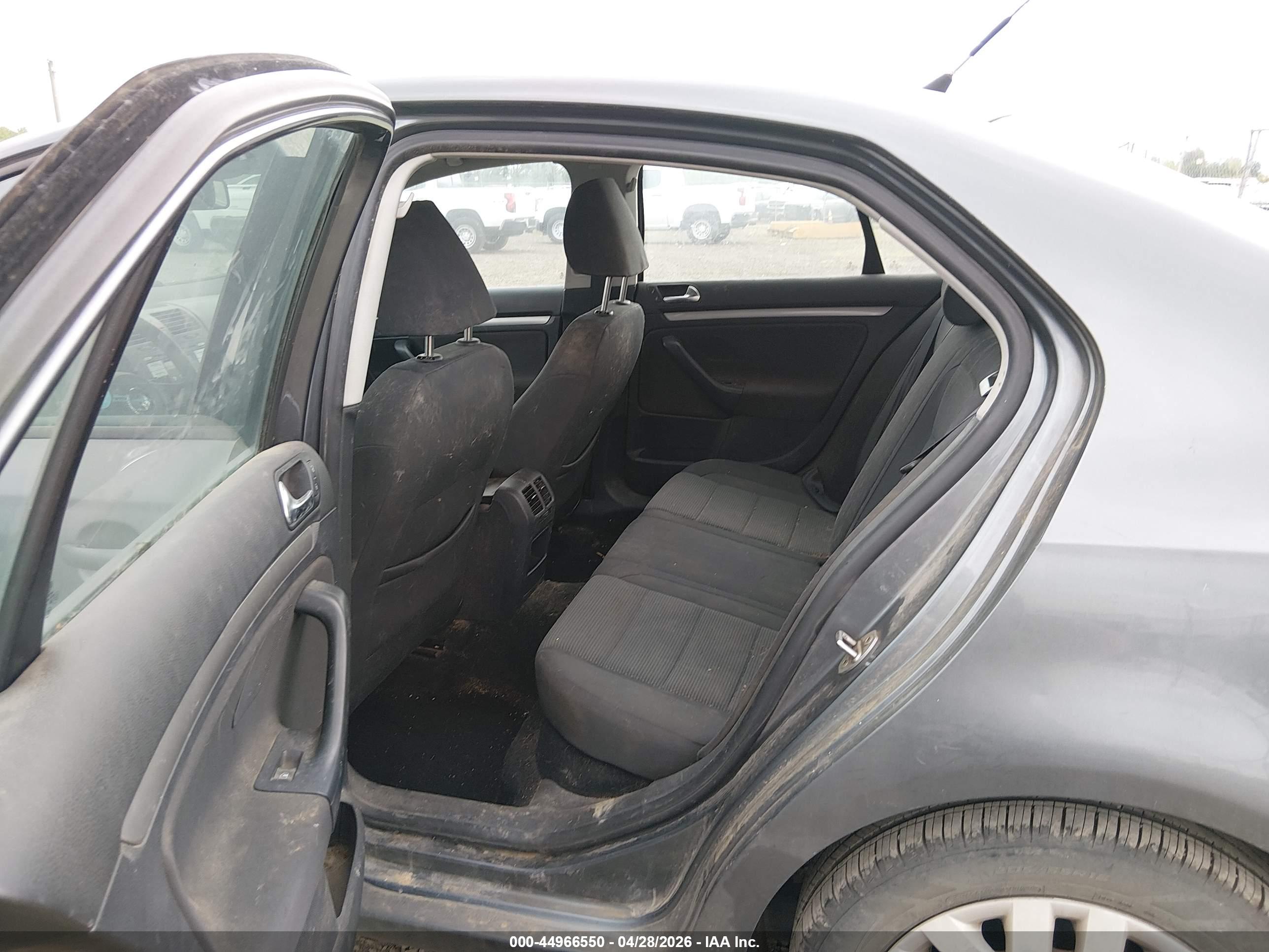 VOLKSWAGEN JETTA image 8