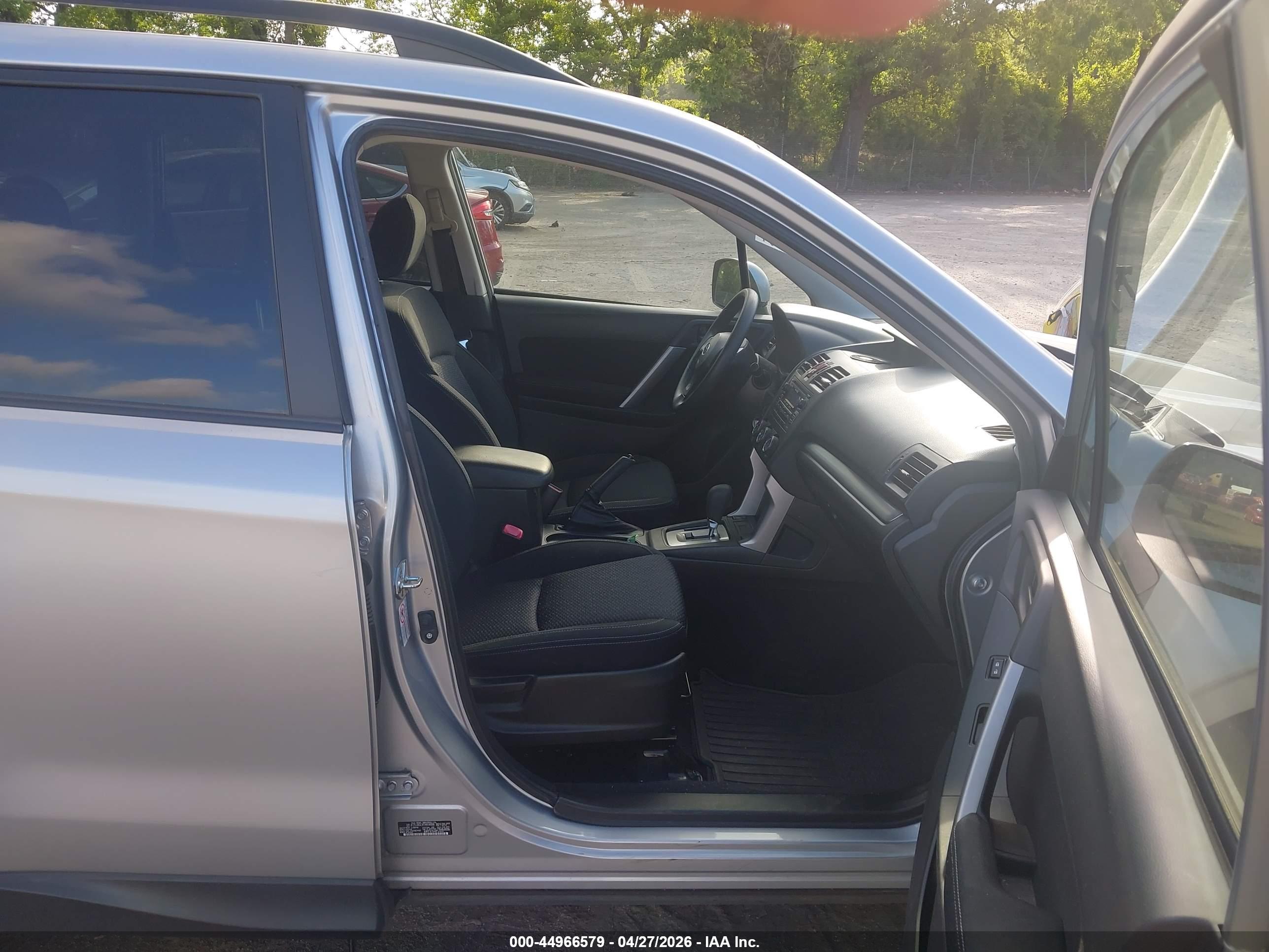SUBARU FORESTER image 5