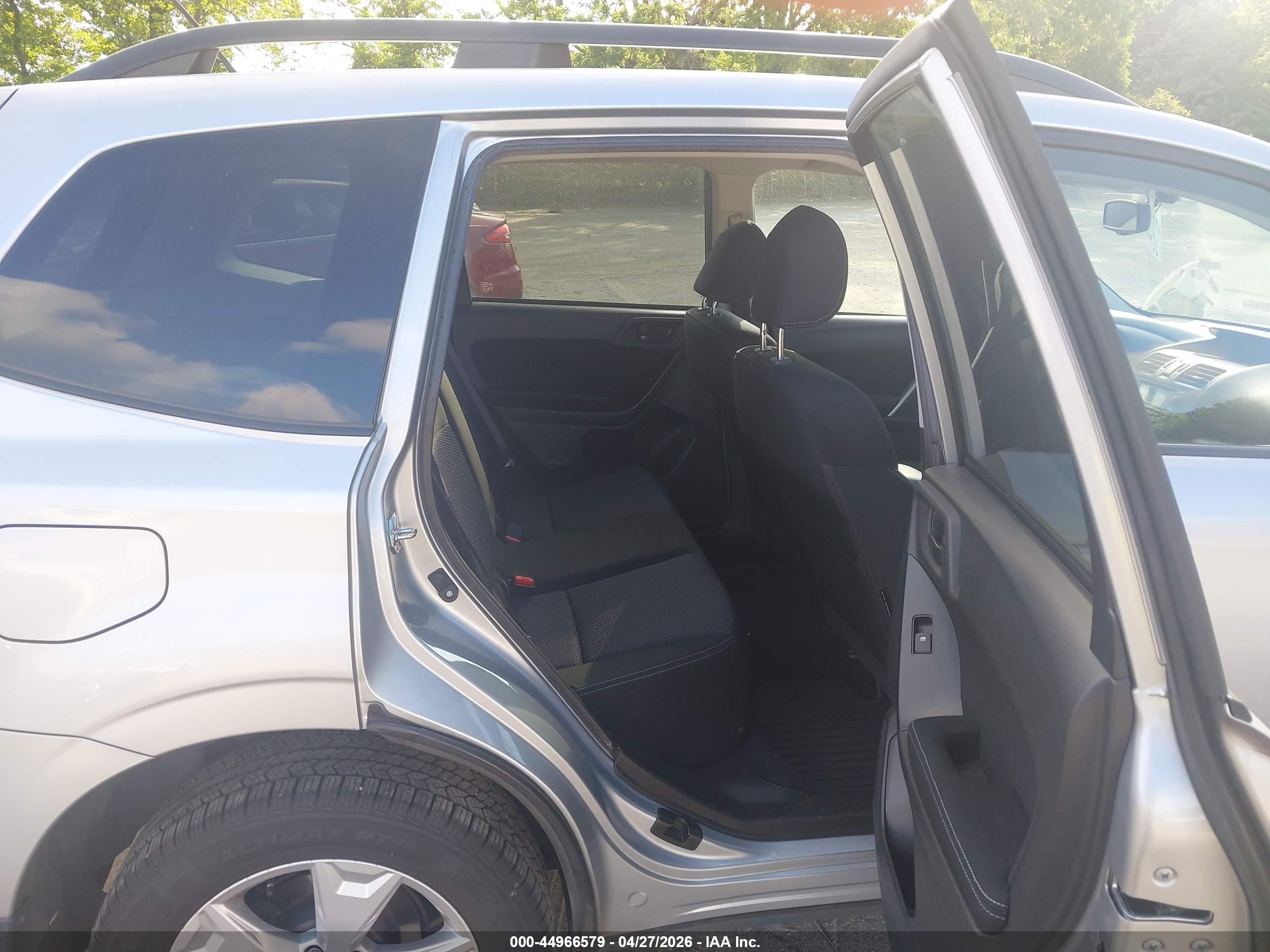 SUBARU FORESTER image 8