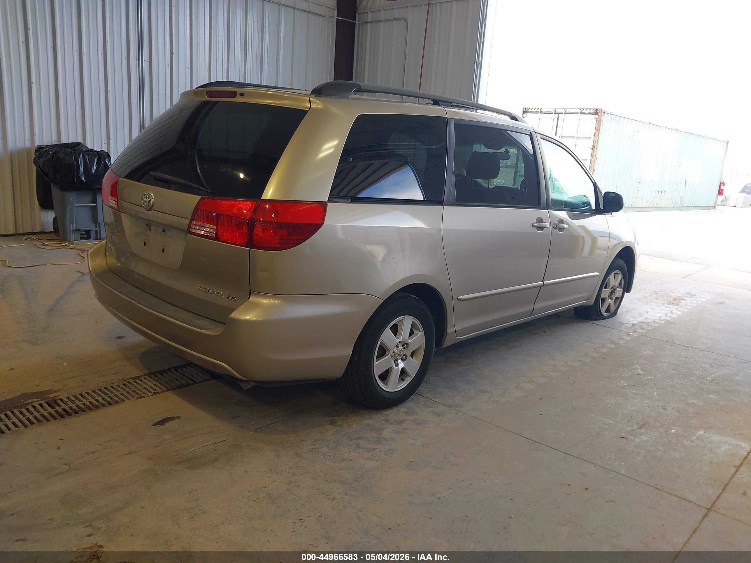 TOYOTA SIENNA image 4
