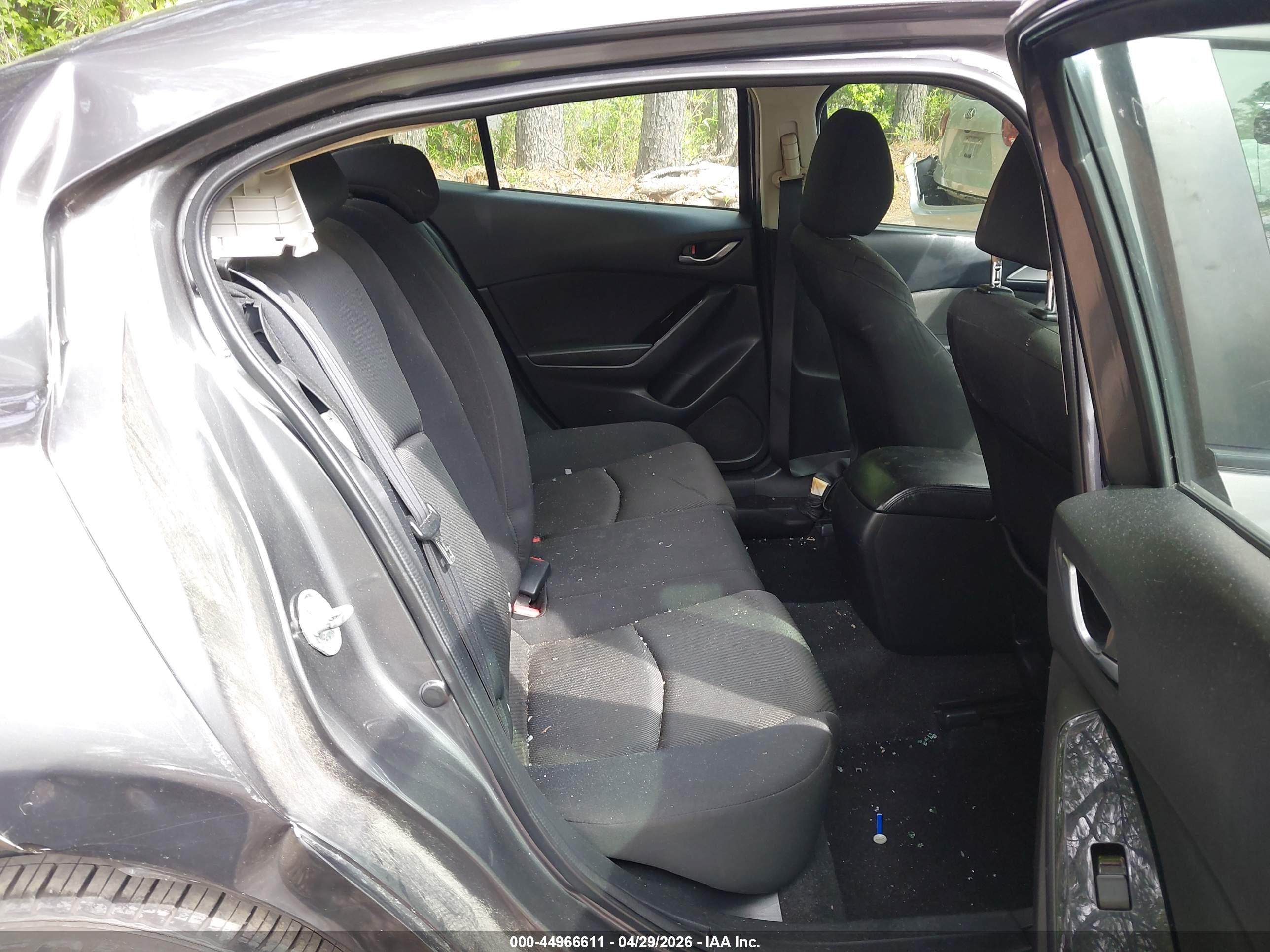 MAZDA MAZDA3 image 8