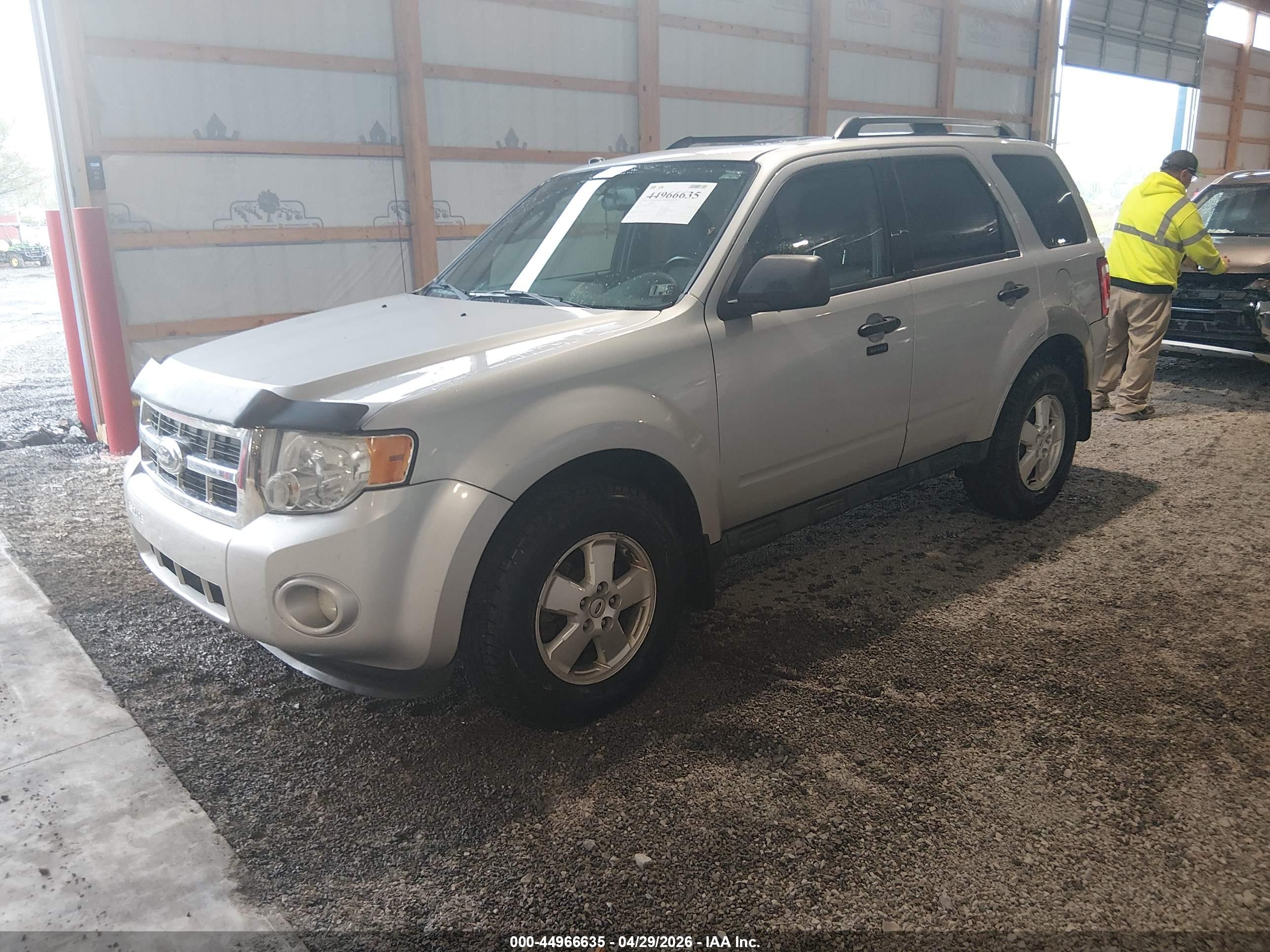 FORD ESCAPE image 2
