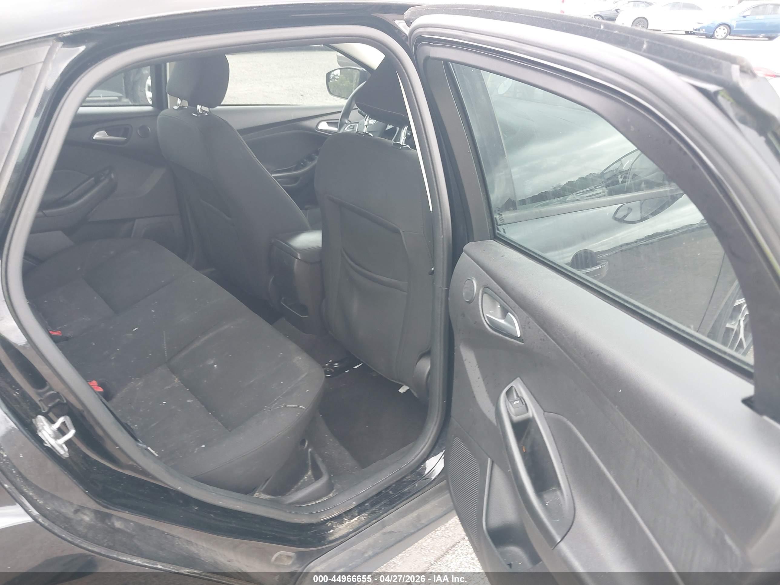 FORD FOCUS image 8