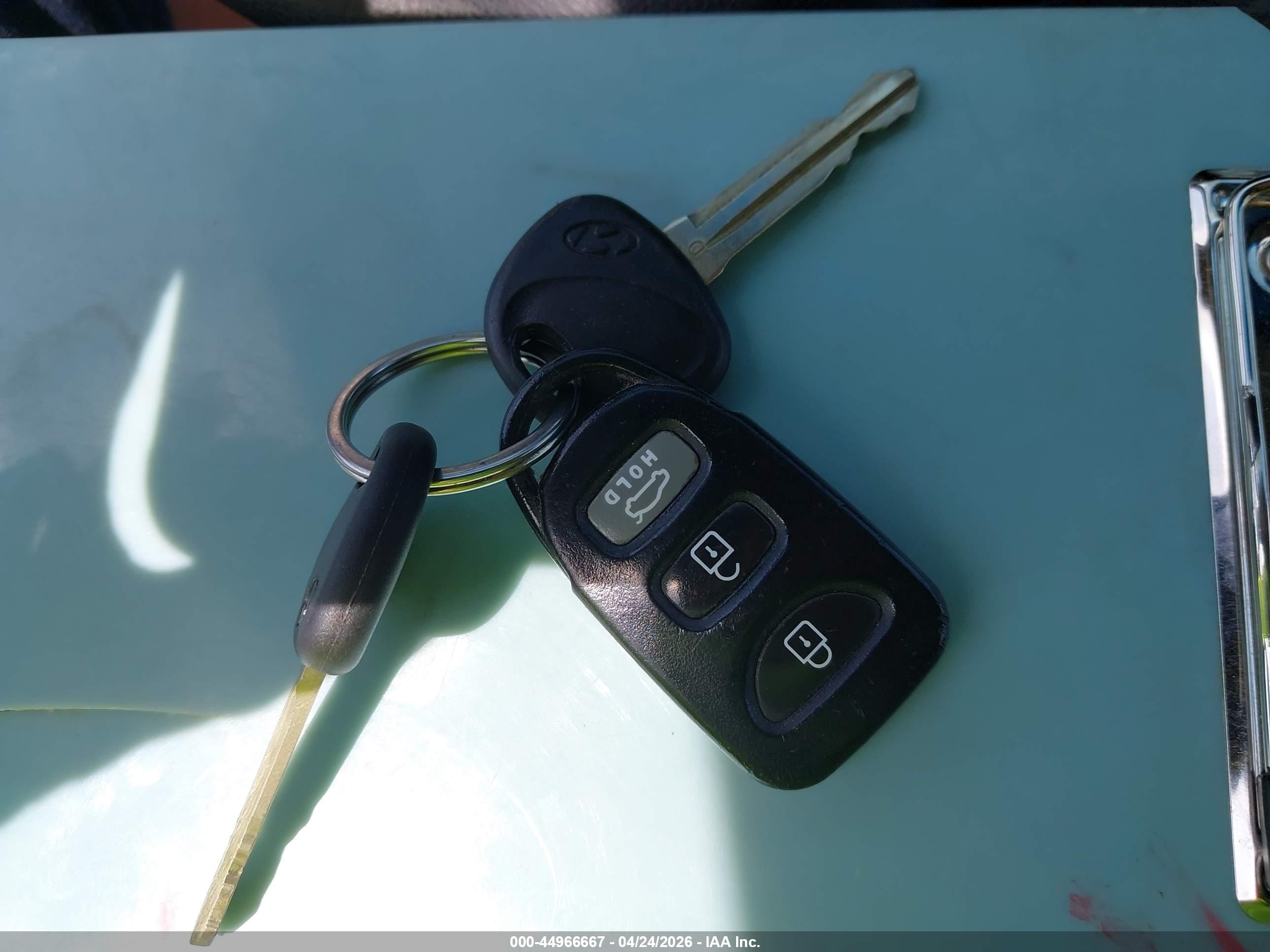 HYUNDAI ELANTRA image 11