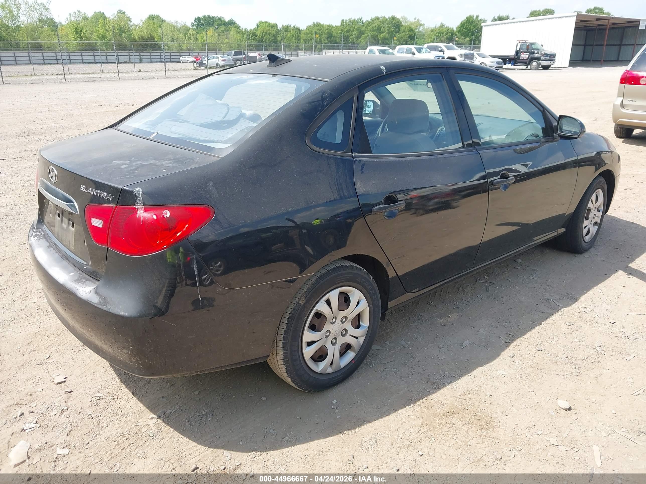 HYUNDAI ELANTRA image 4