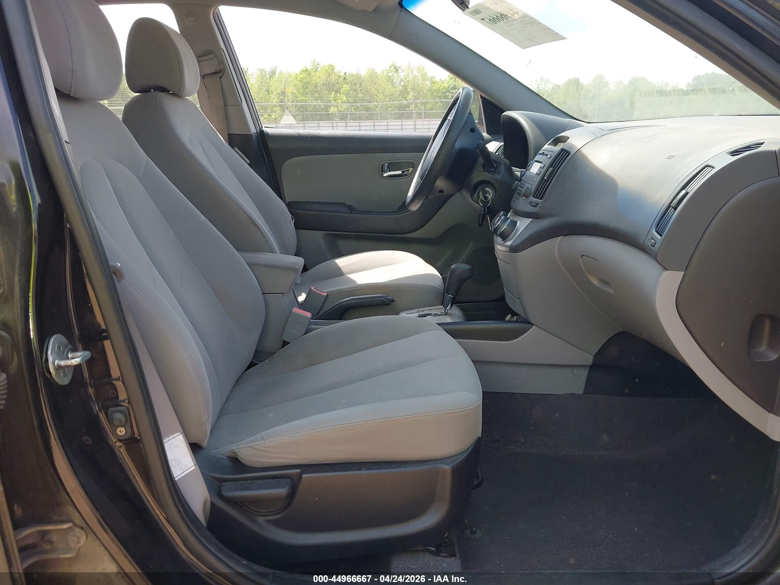 HYUNDAI ELANTRA image 5