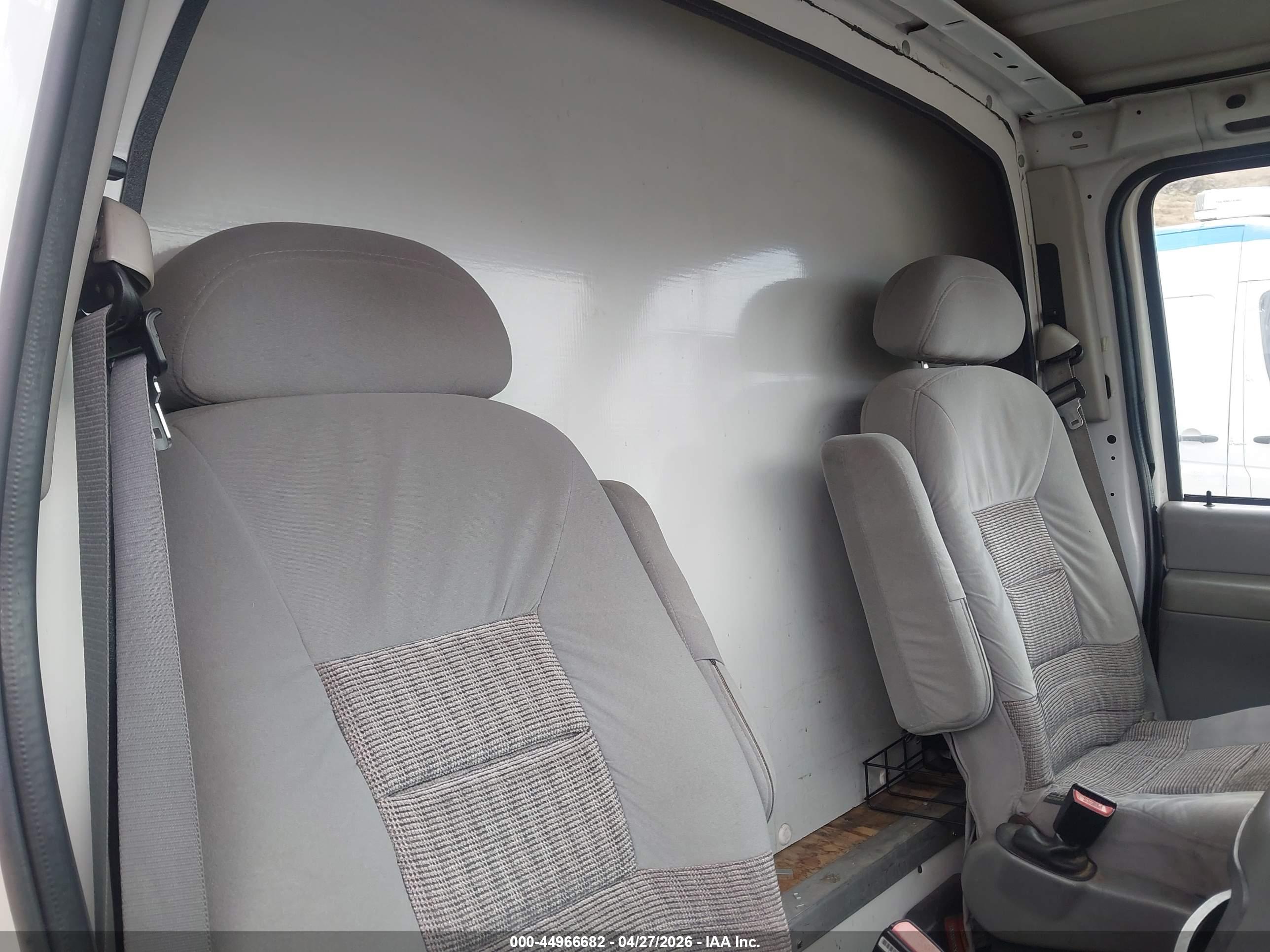 FORD E-450 image 7