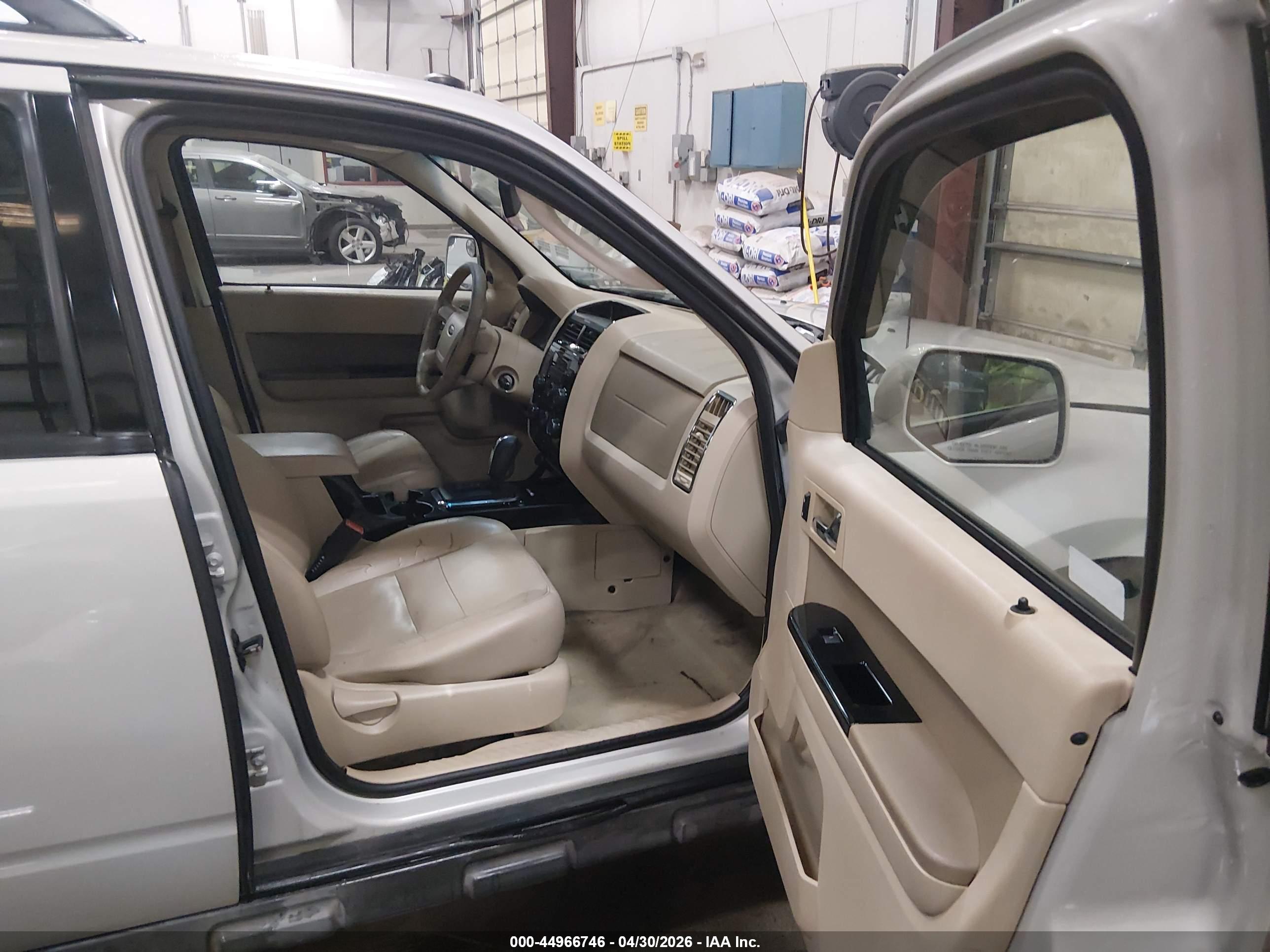 FORD ESCAPE image 5