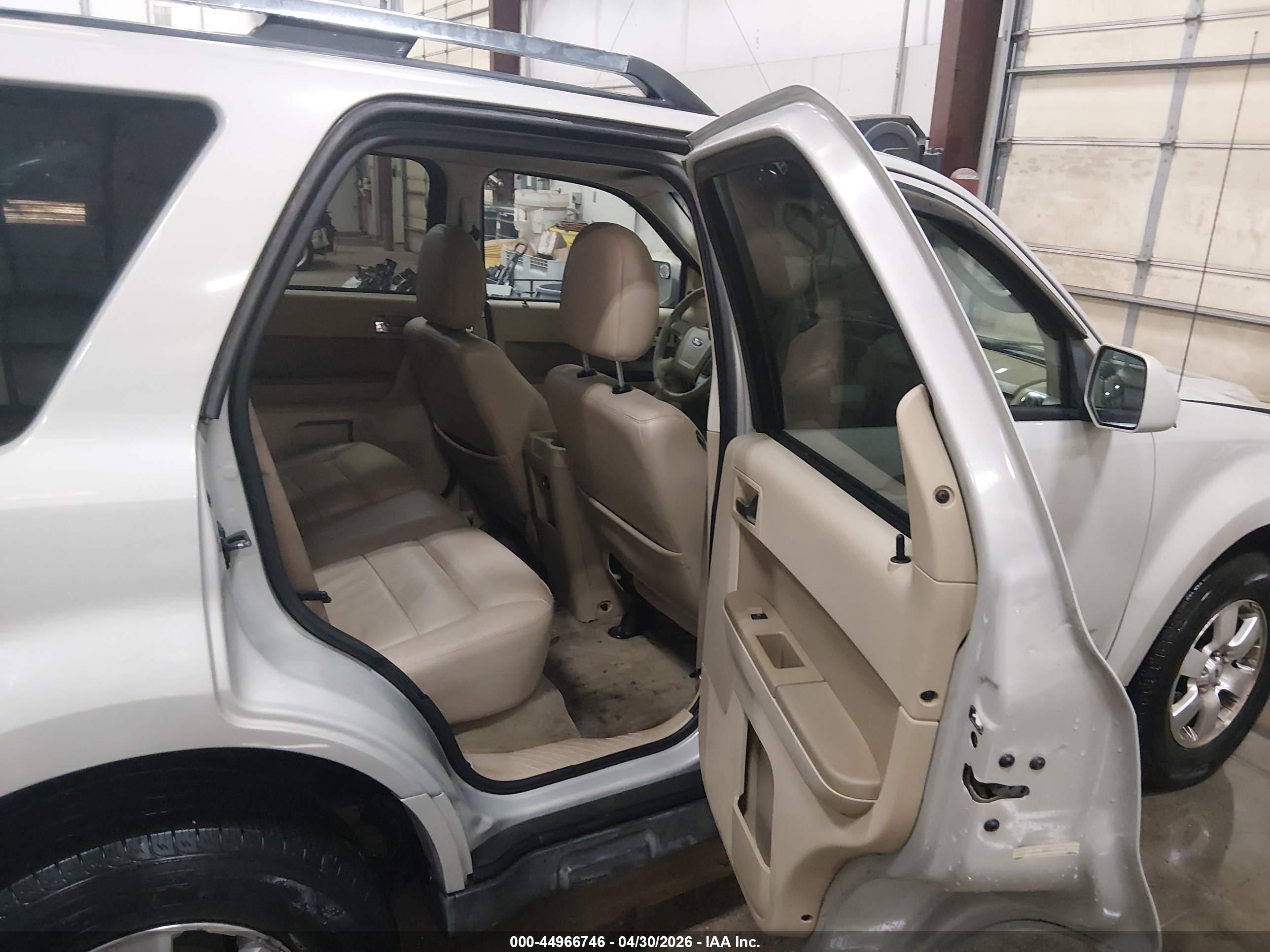 FORD ESCAPE image 8
