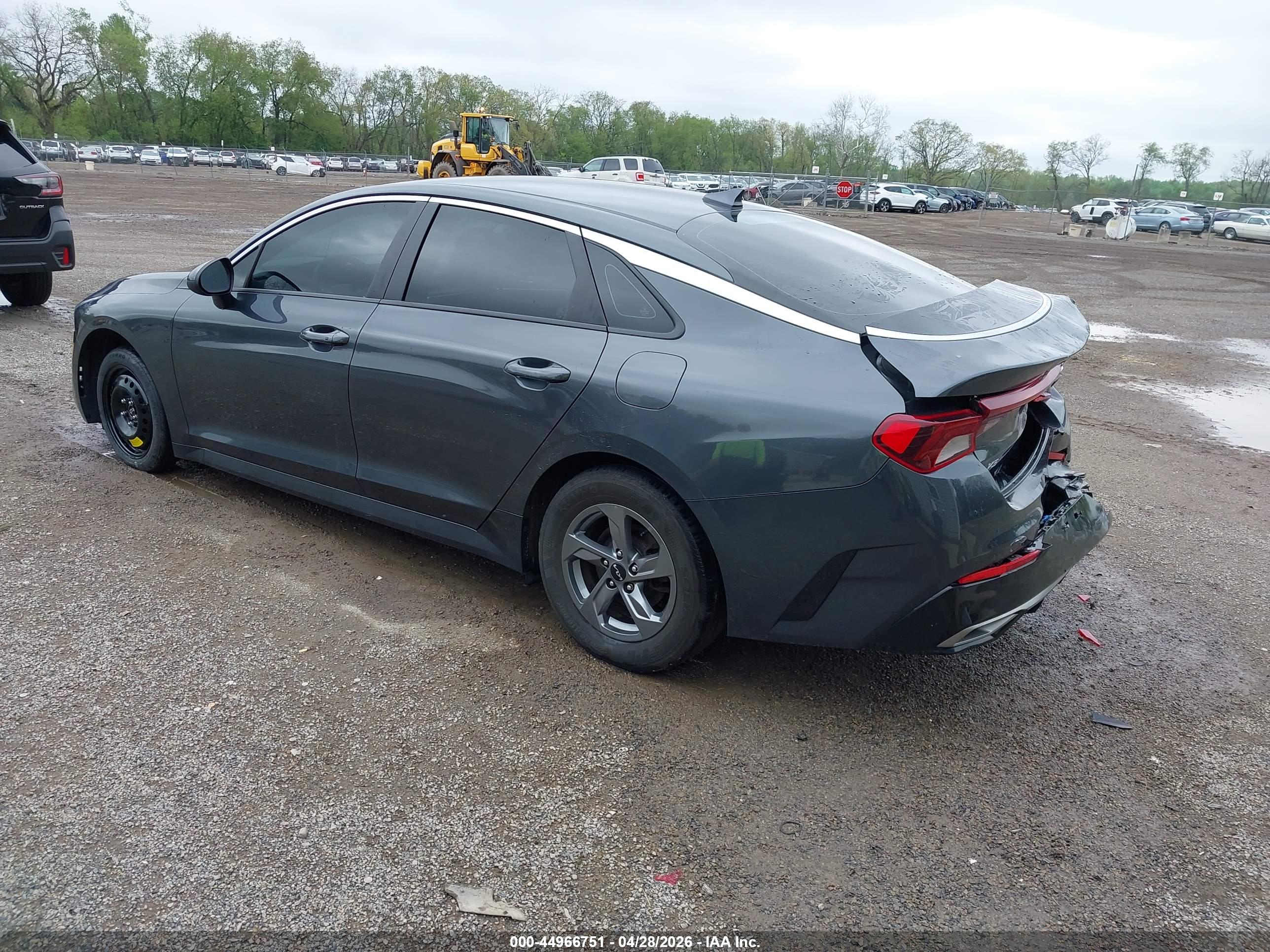 KIA K5 image 3