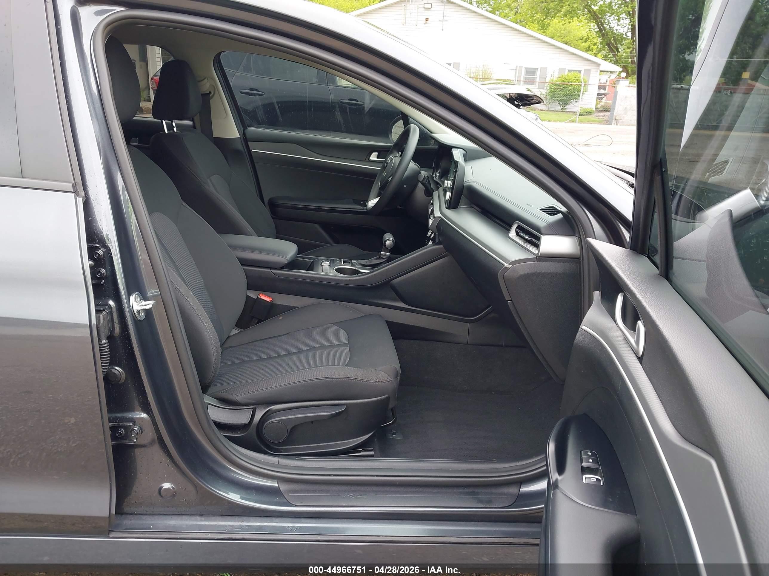 KIA K5 image 5