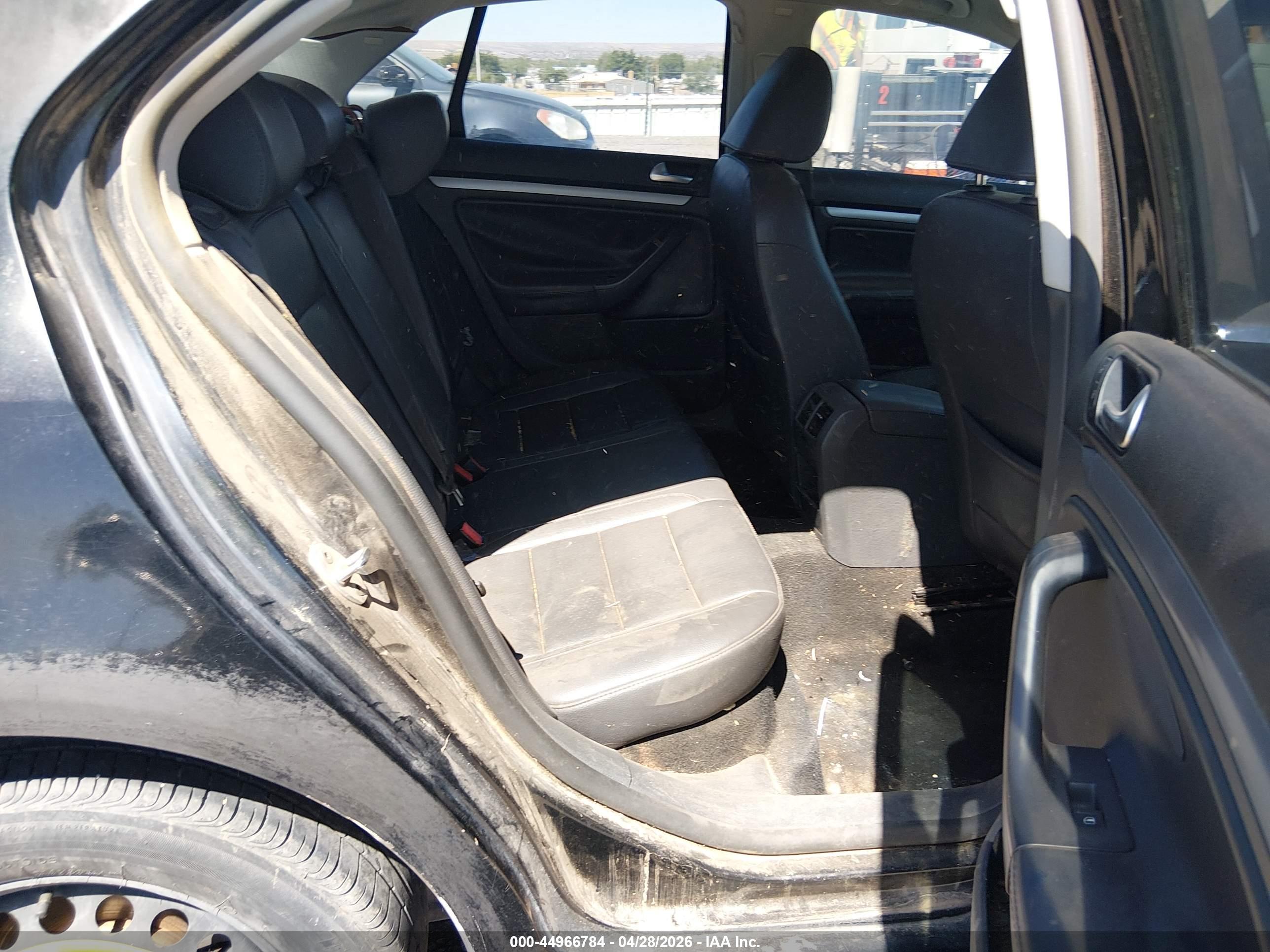 VOLKSWAGEN JETTA image 8