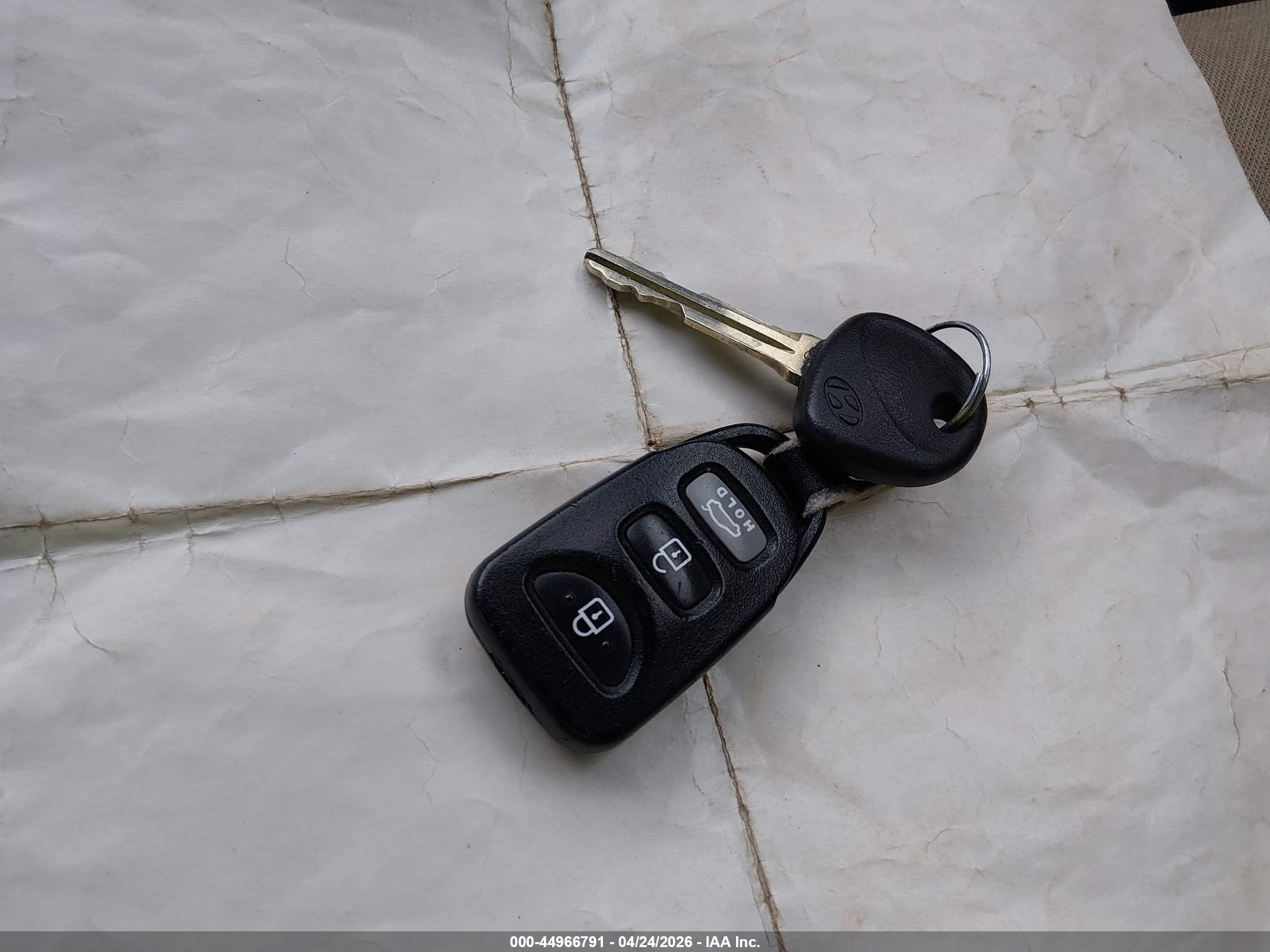 HYUNDAI ELANTRA image 11