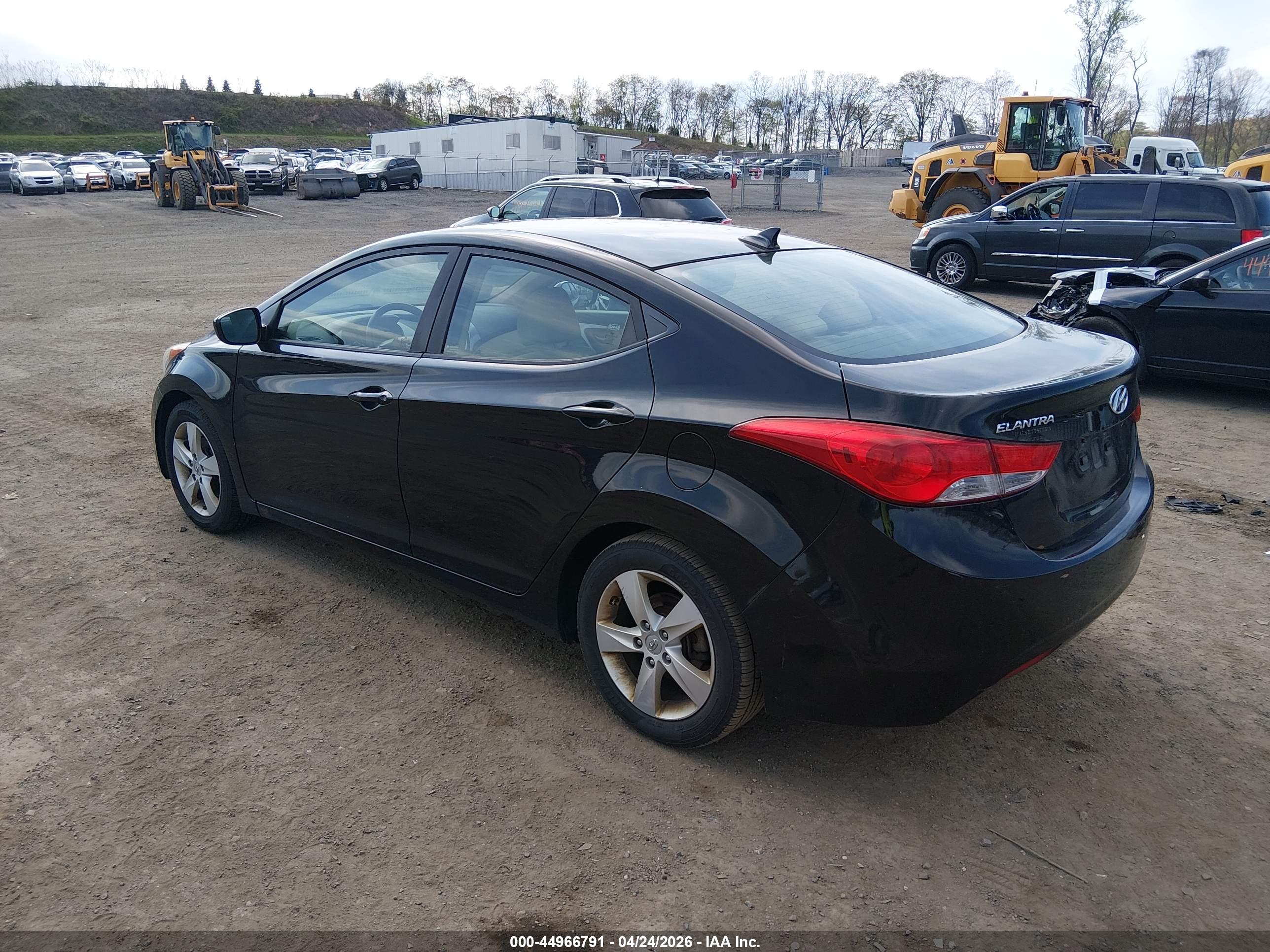 HYUNDAI ELANTRA image 3
