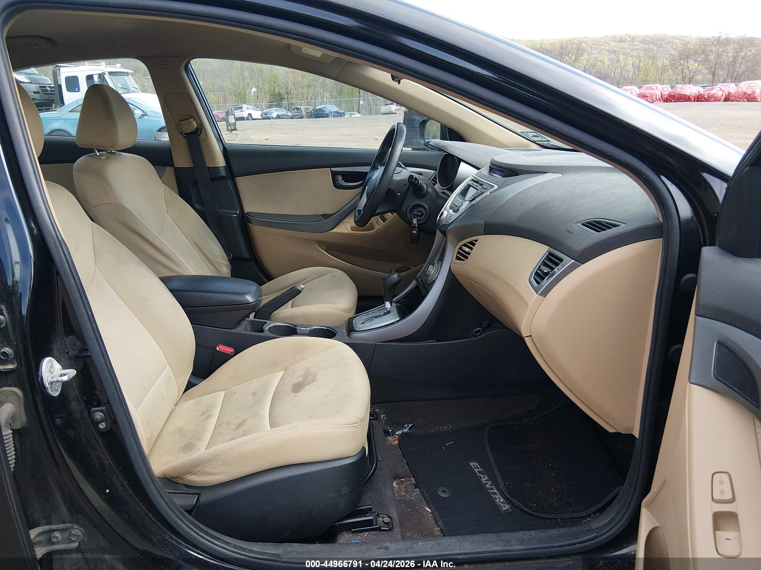 HYUNDAI ELANTRA image 5