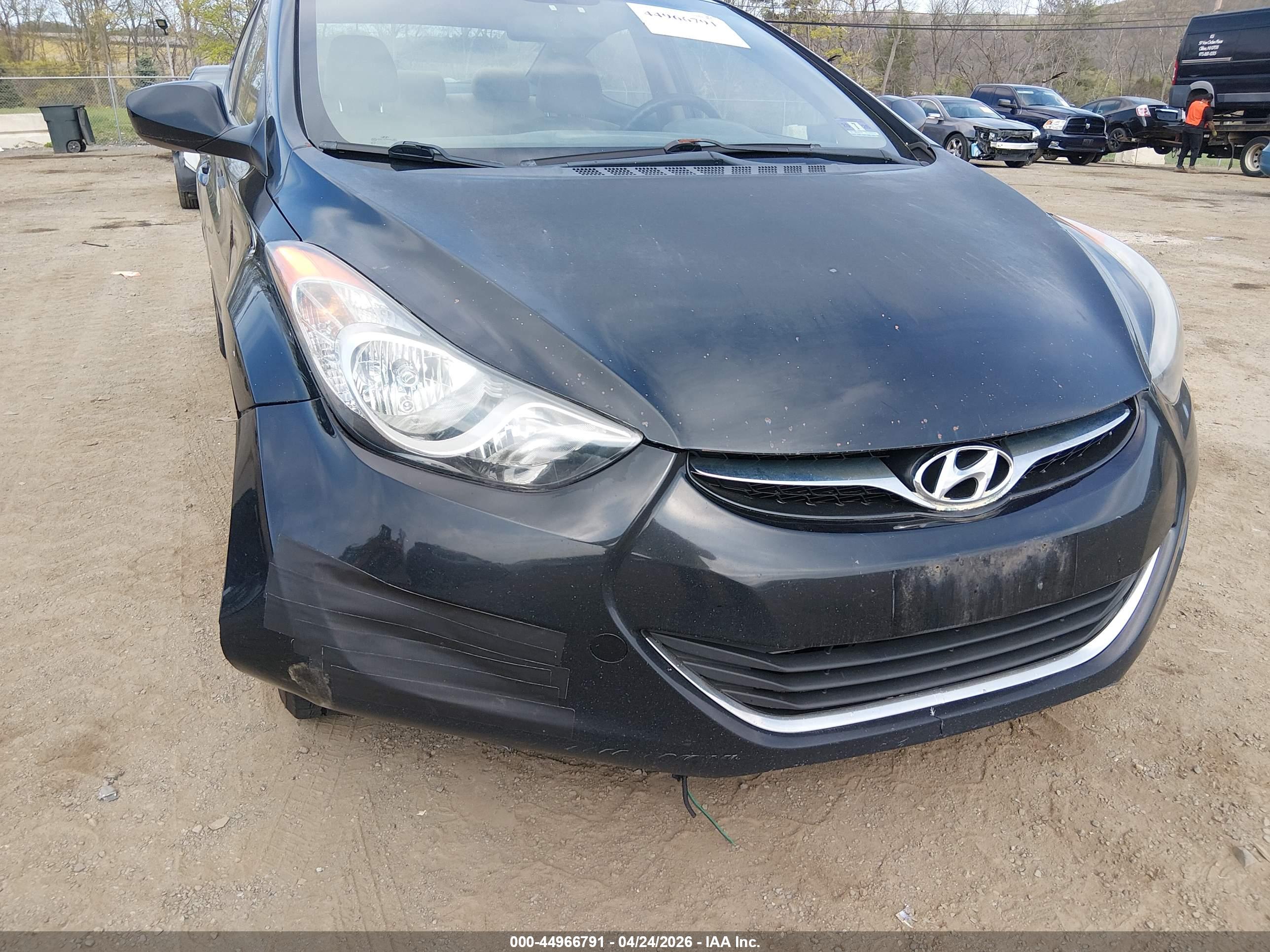 HYUNDAI ELANTRA image 6
