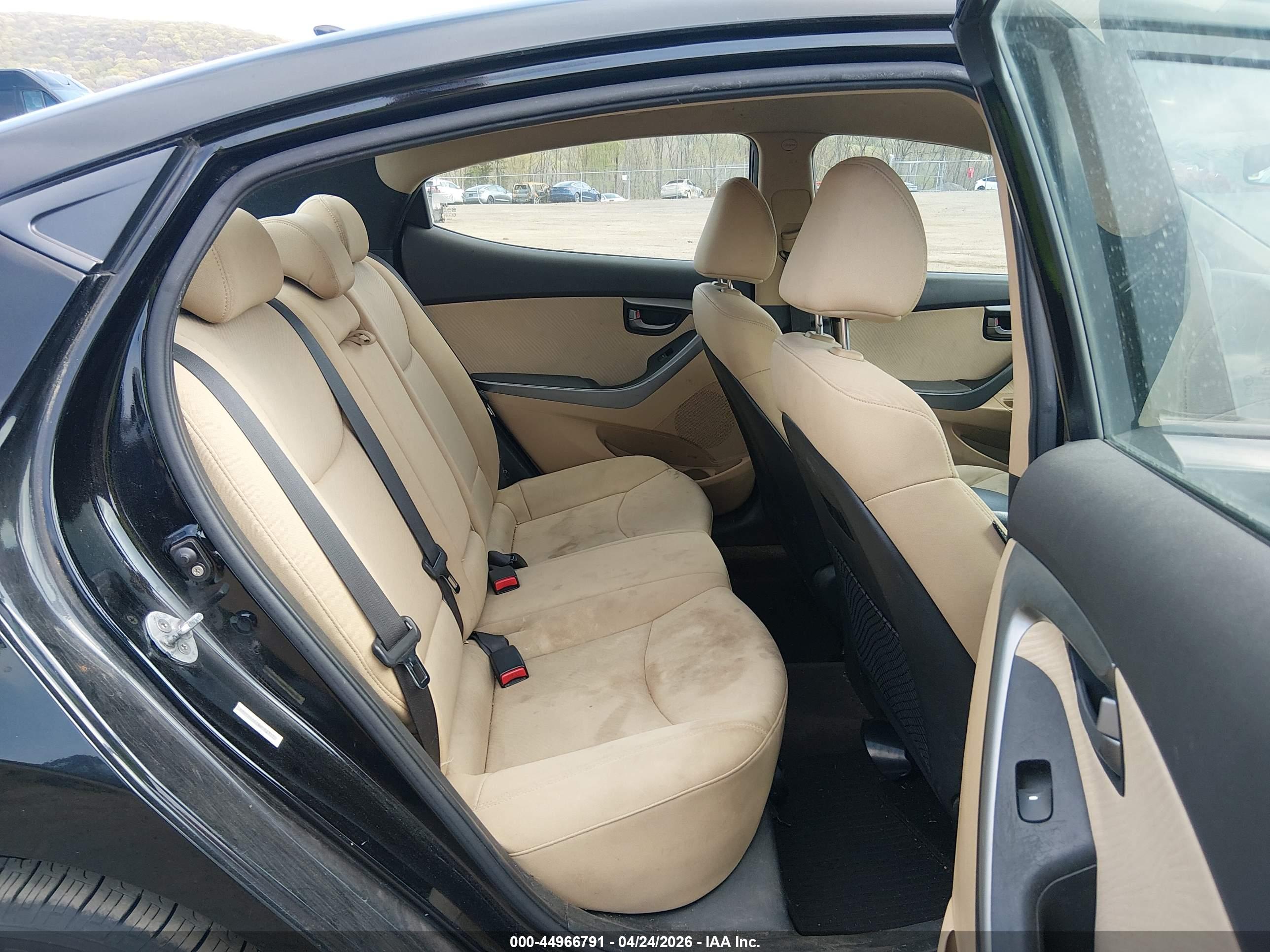HYUNDAI ELANTRA image 8