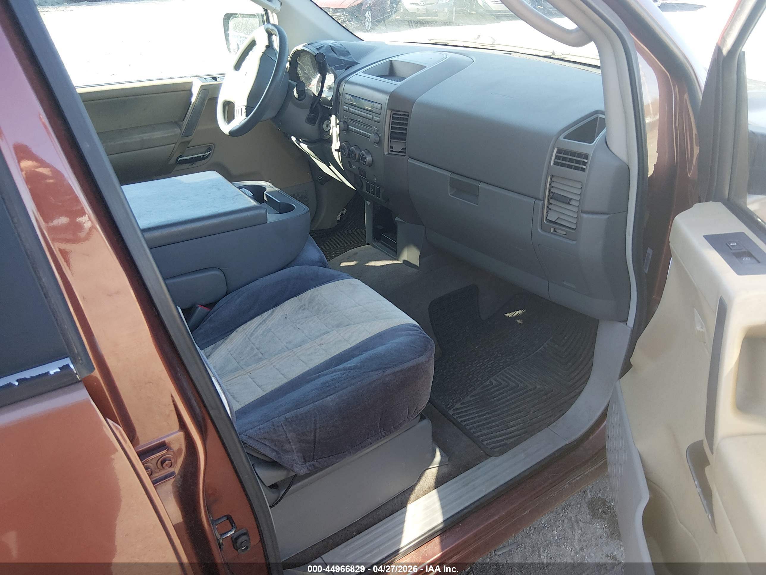 NISSAN TITAN image 5