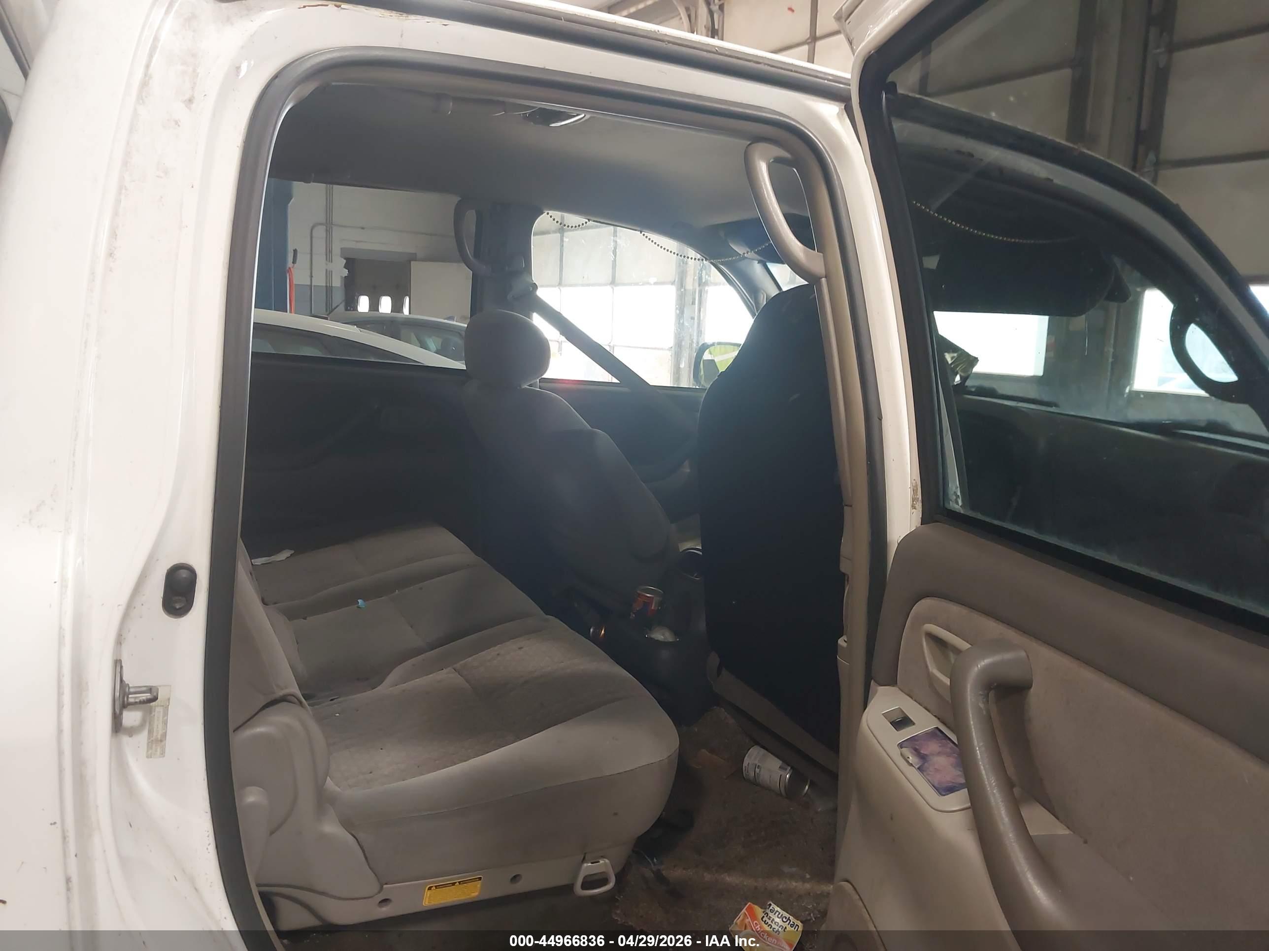 TOYOTA TUNDRA image 8