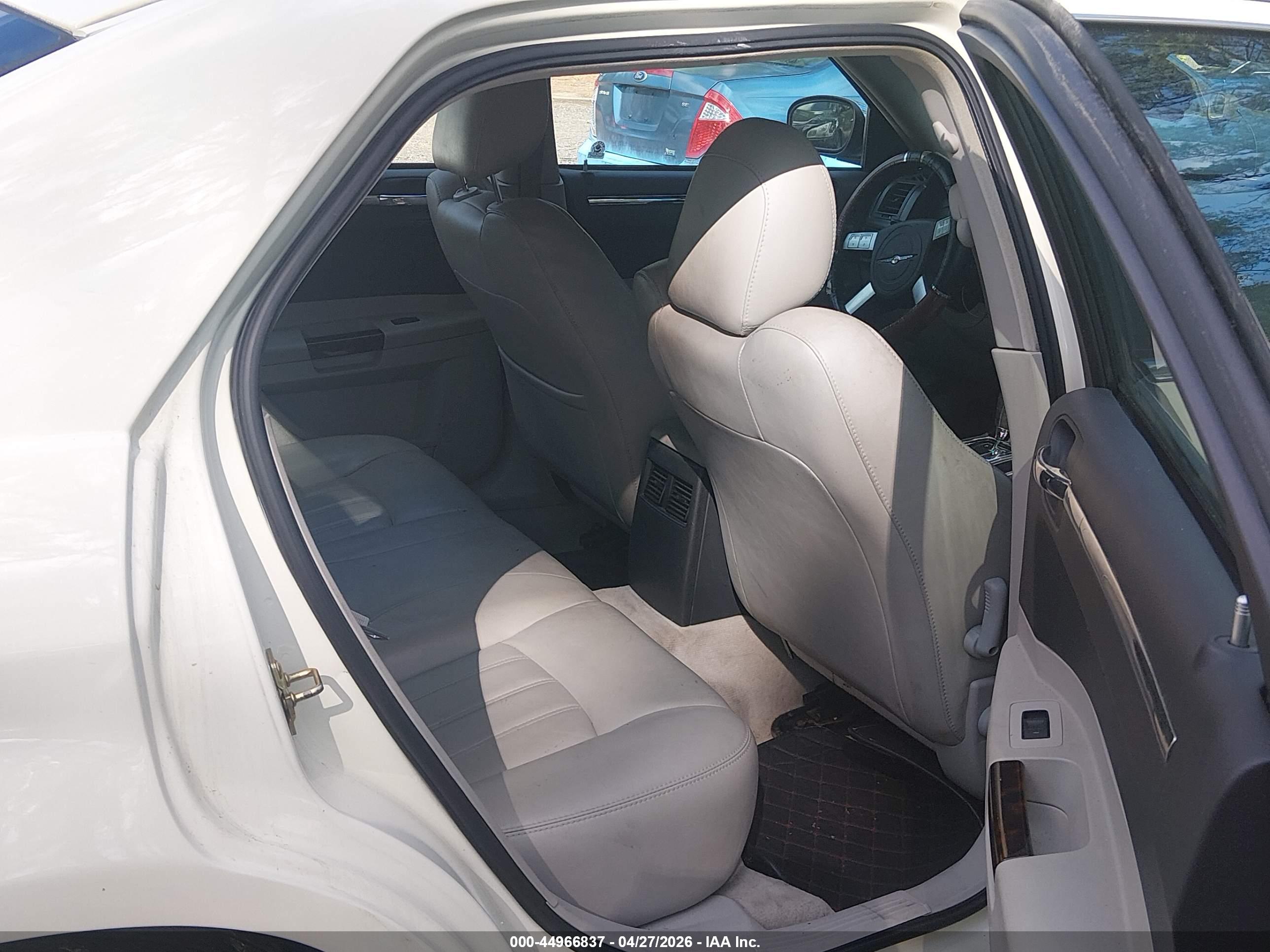 CHRYSLER 300C image 8