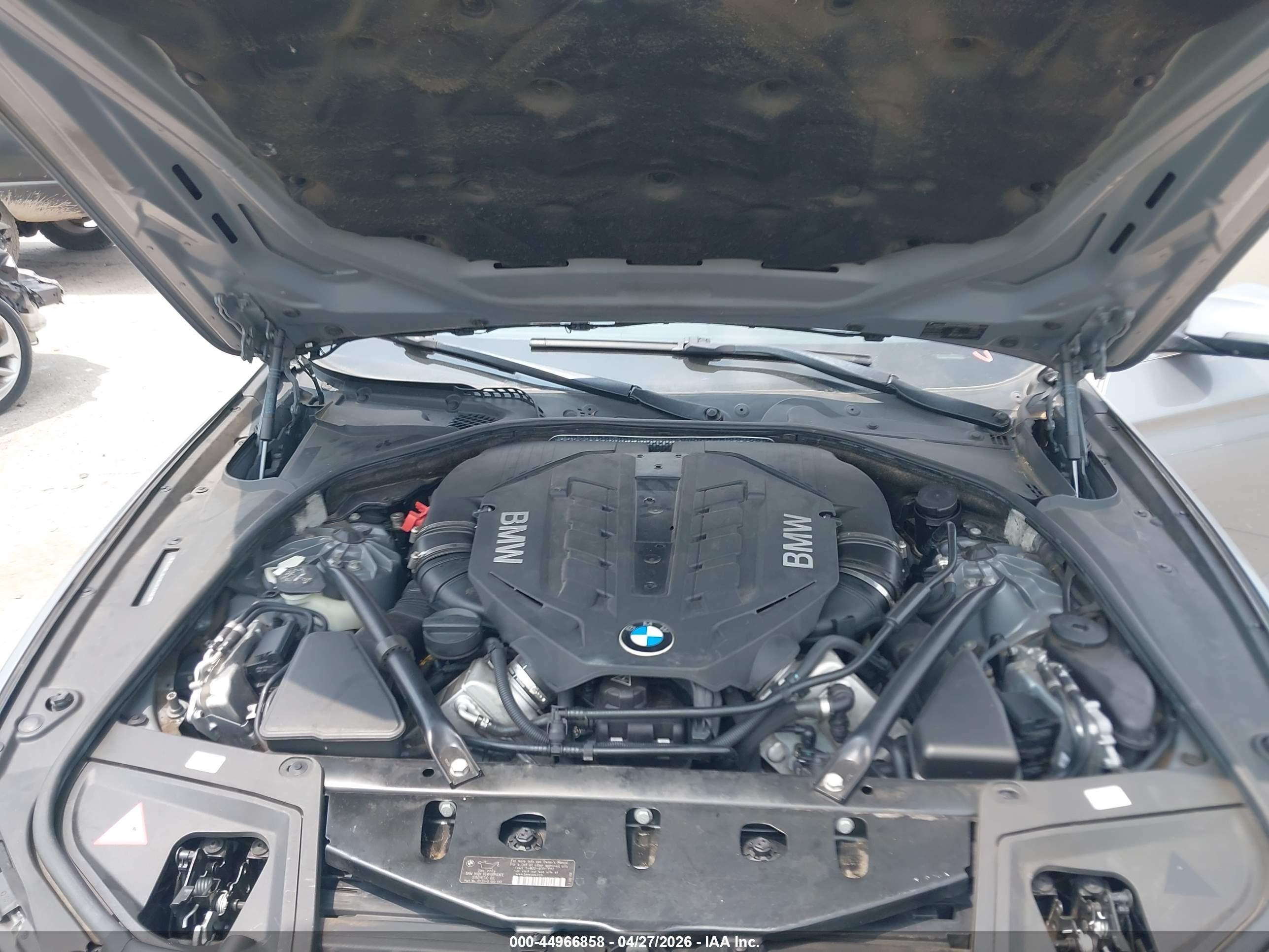 BMW 550I image 10