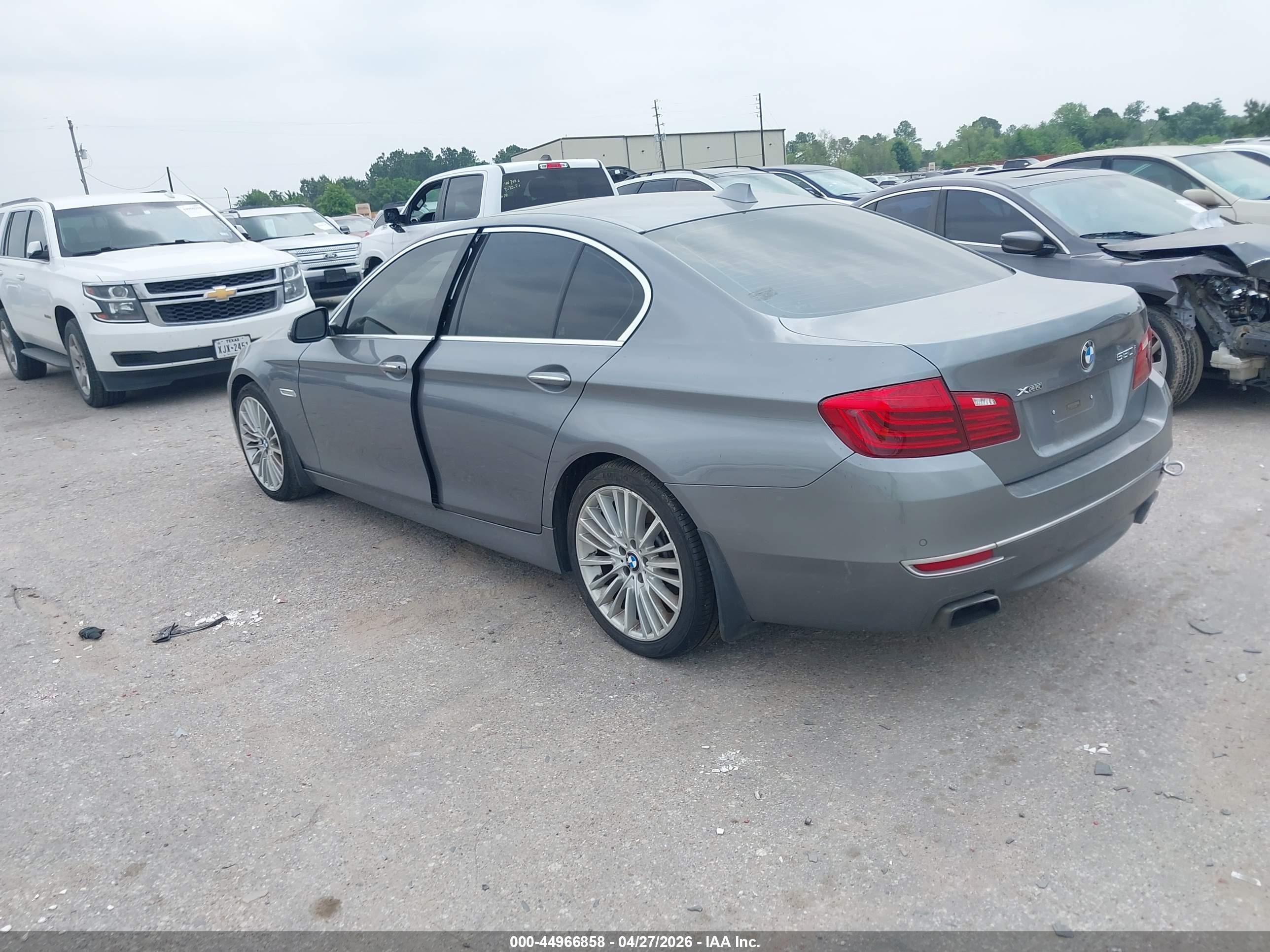 BMW 550I image 3