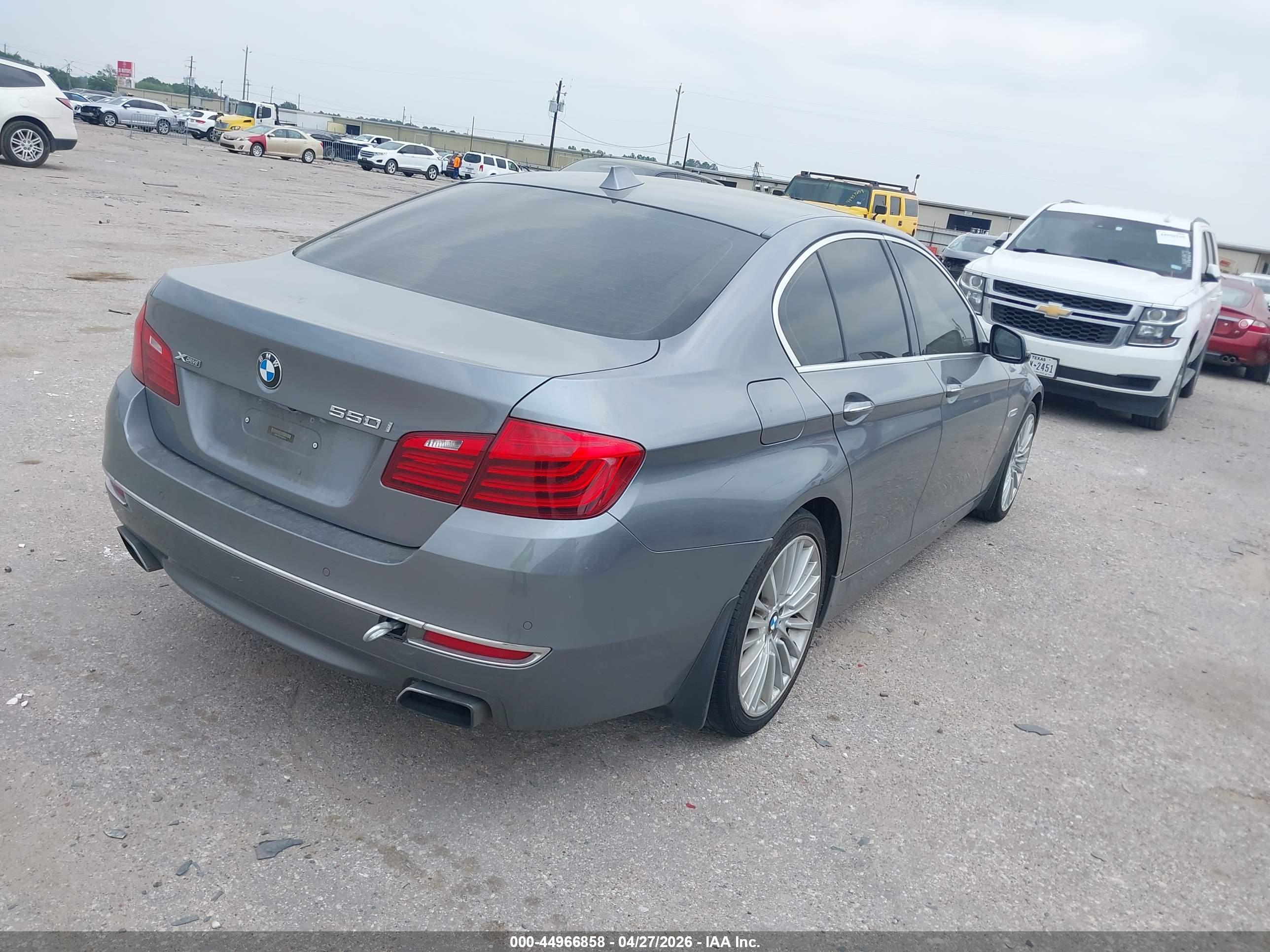 BMW 550I image 4